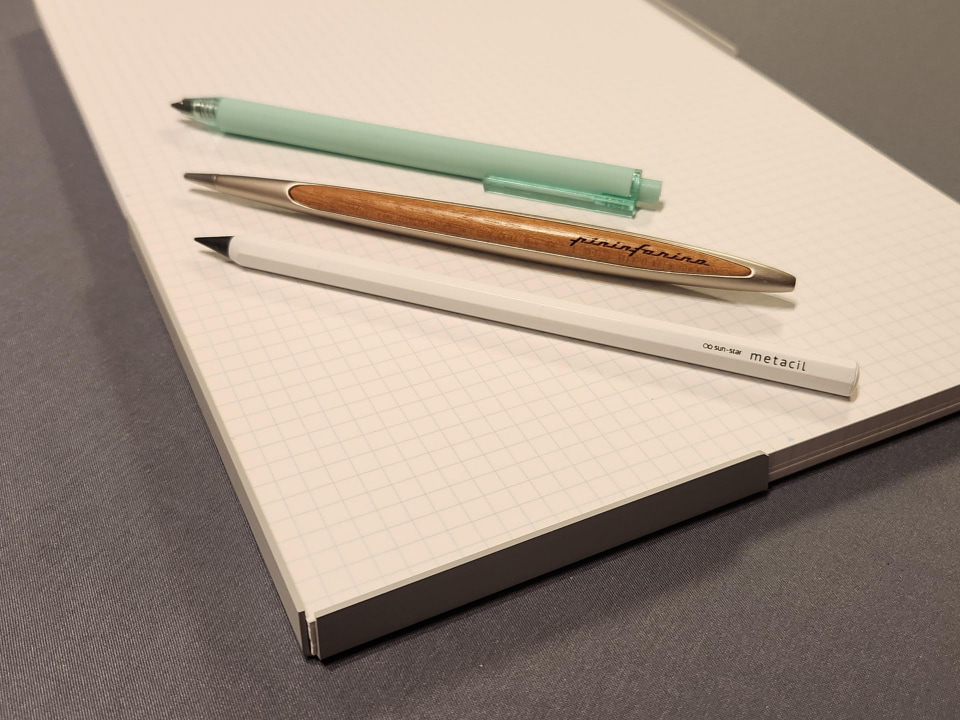 芯を削らずに書き続けられて、さらに芯を収納できる永久鉛筆「メタシル