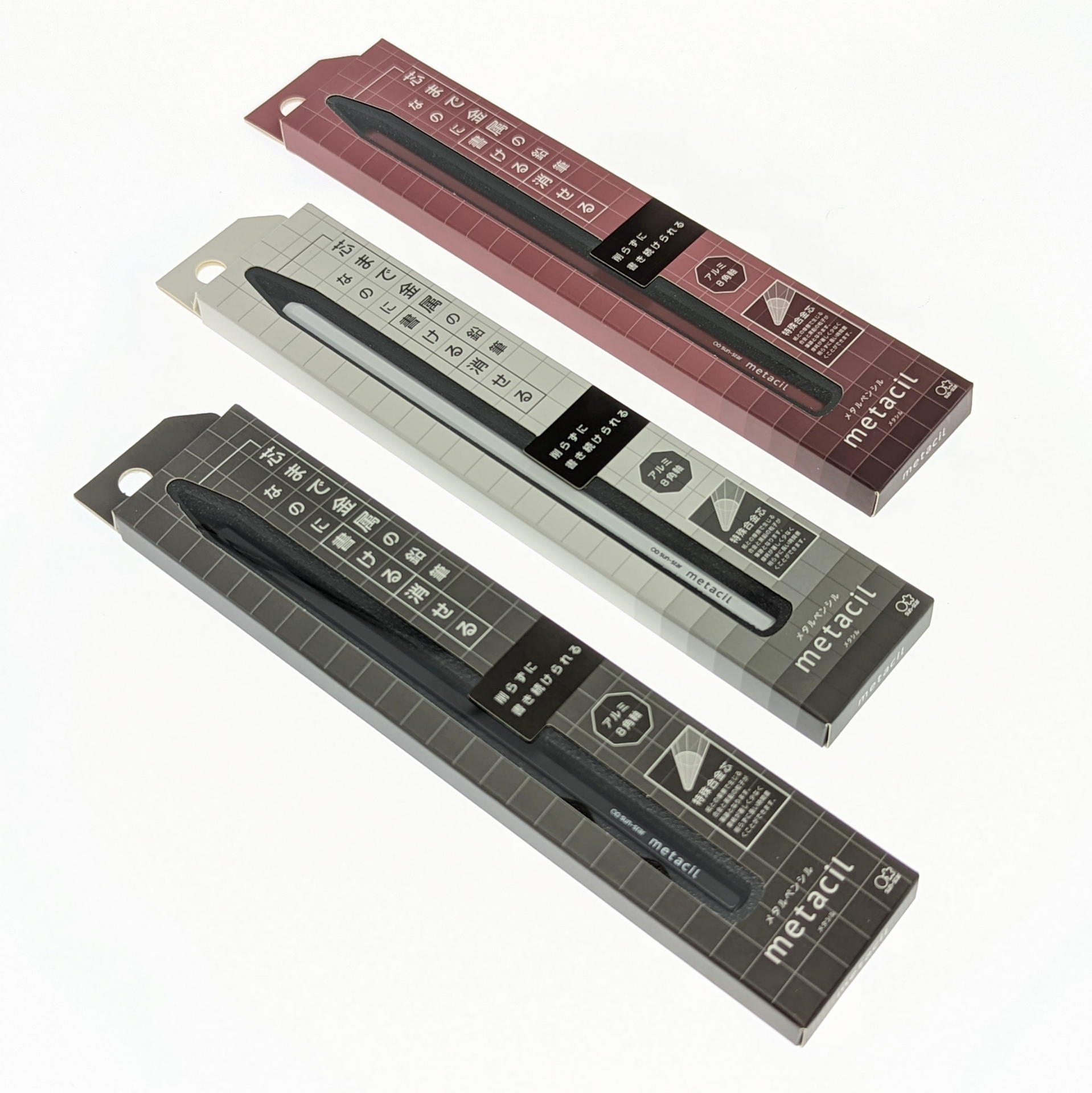 2022年7月にご紹介したメタシル。アルミ製の8角軸を採用しバラナスの良い重さが永久鉛筆が初めての人にも筆記しやすい