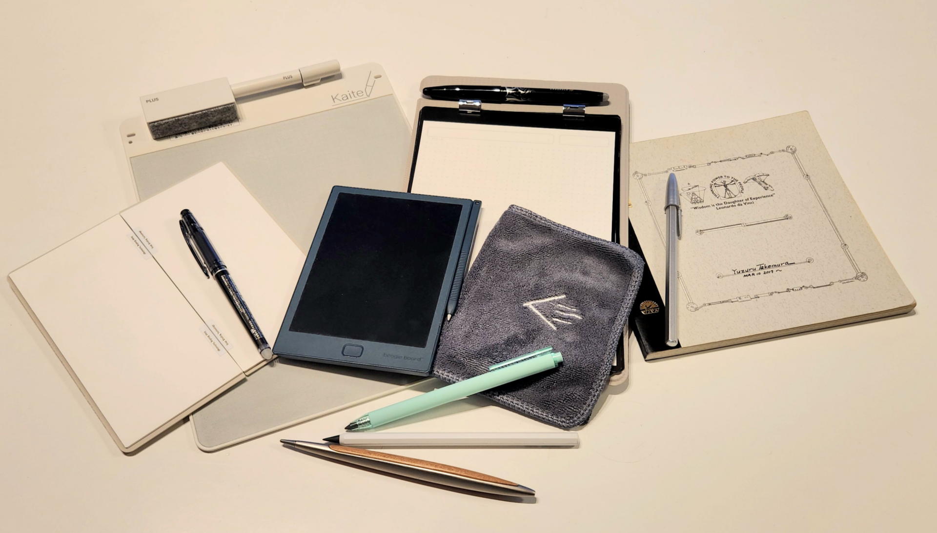 筆者の身の回りを見ても周囲を見ても新しいテクノロジーによる紙とペンの変遷は激しい