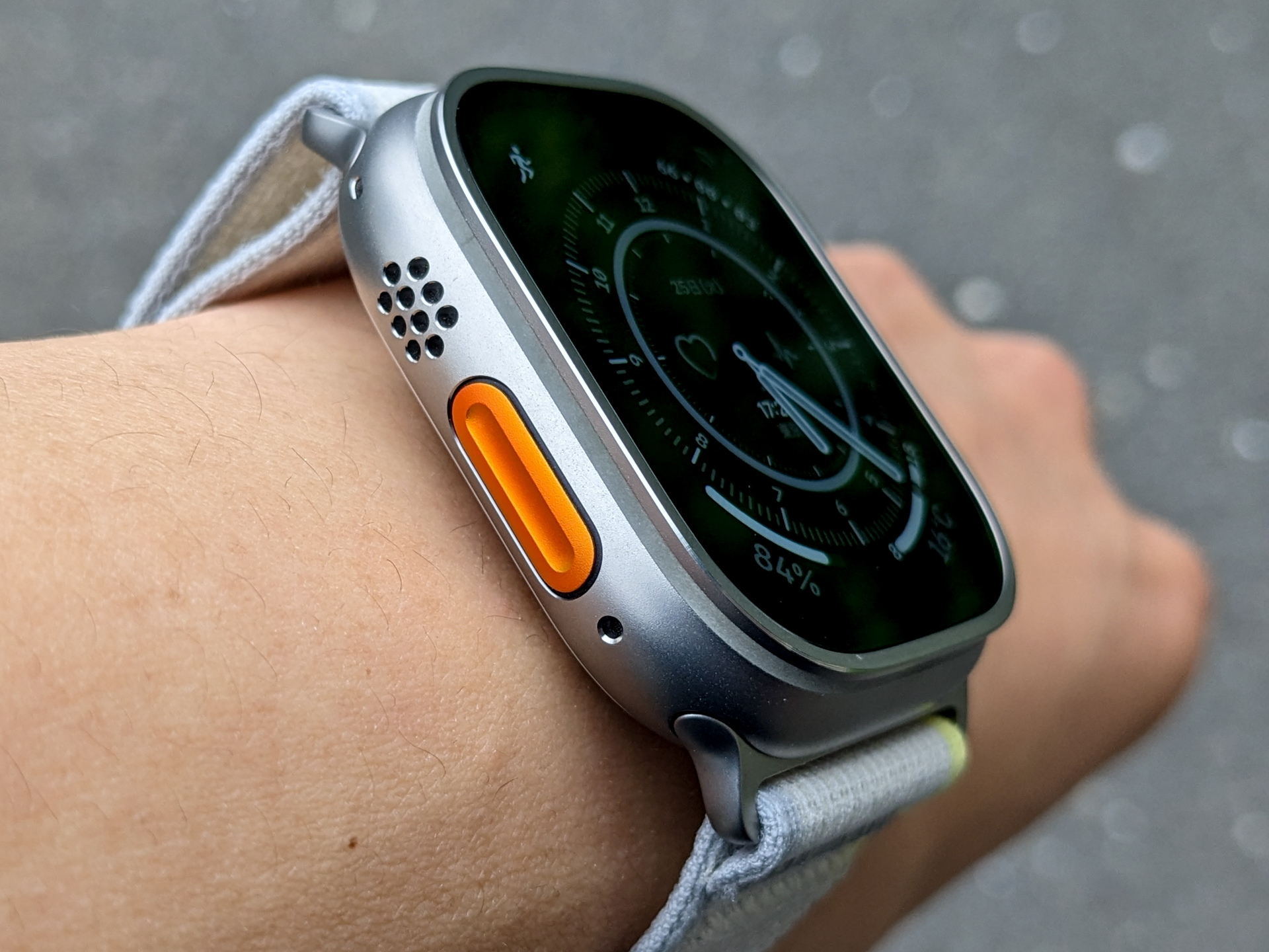 側面の「アクションボタン」には「ワークアウト」などの機能を割り当てられる