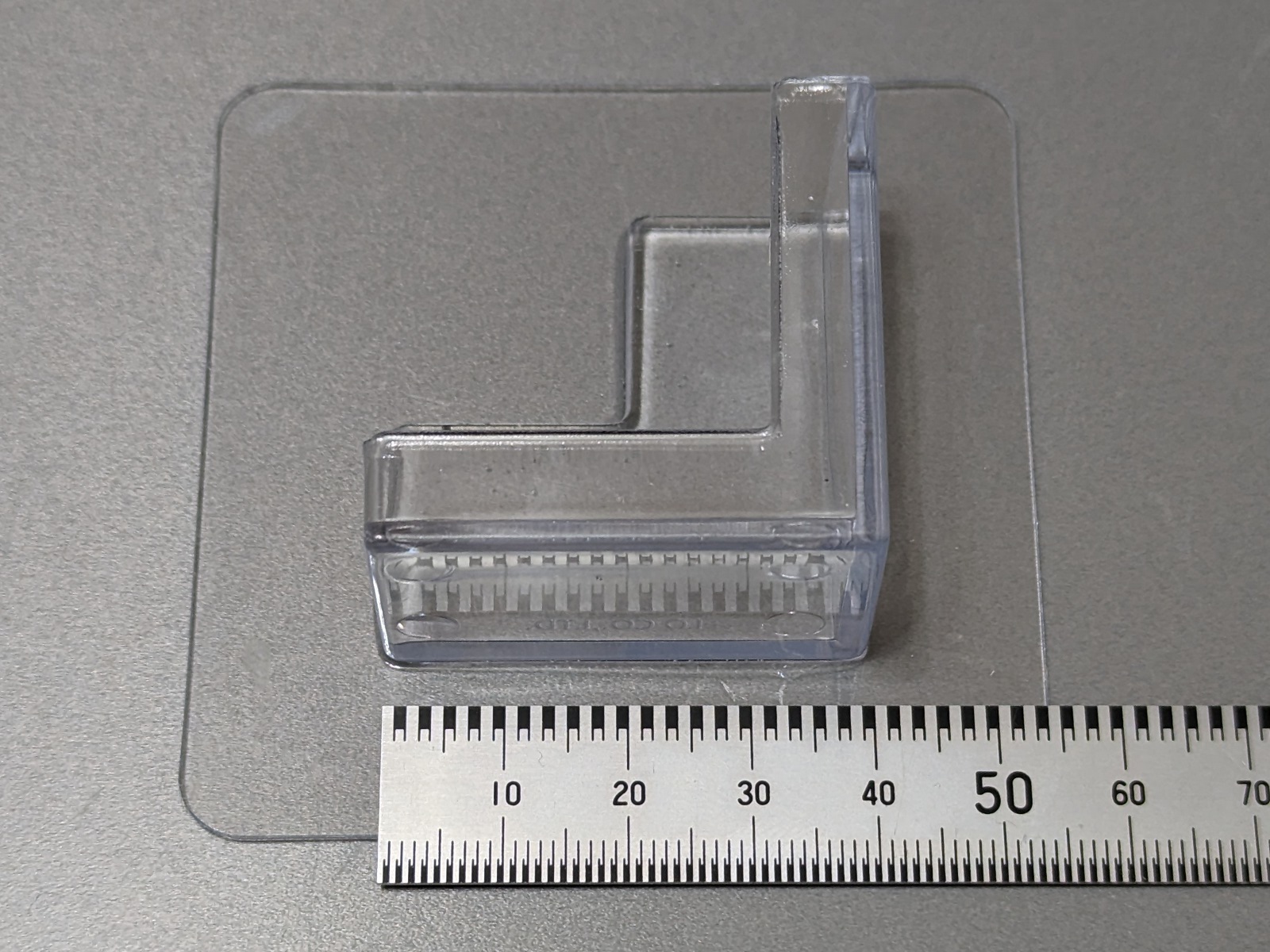 幅は約40mm。スマホの設置は基本的に縦向きとなる