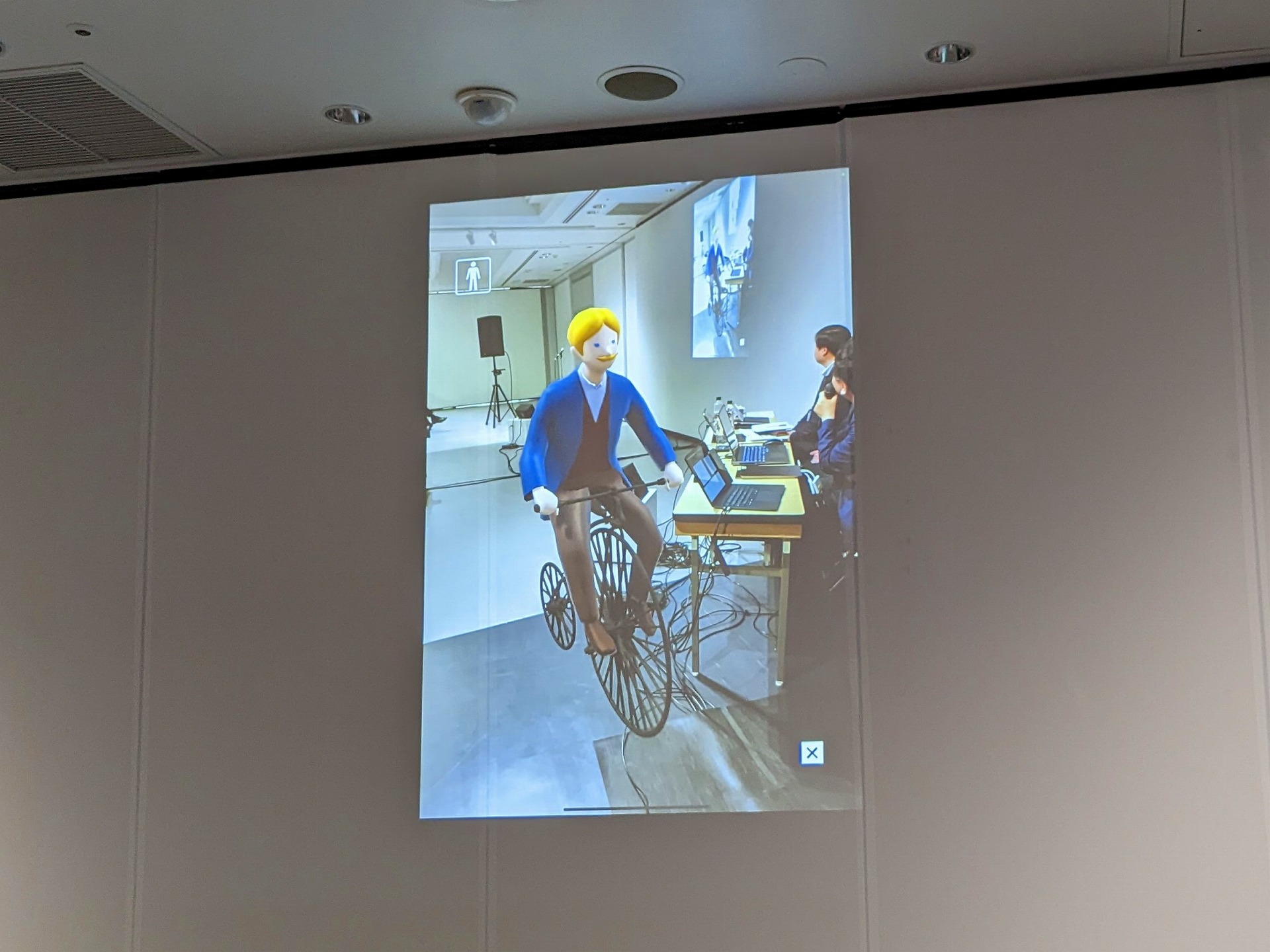 自転車に乗る男性