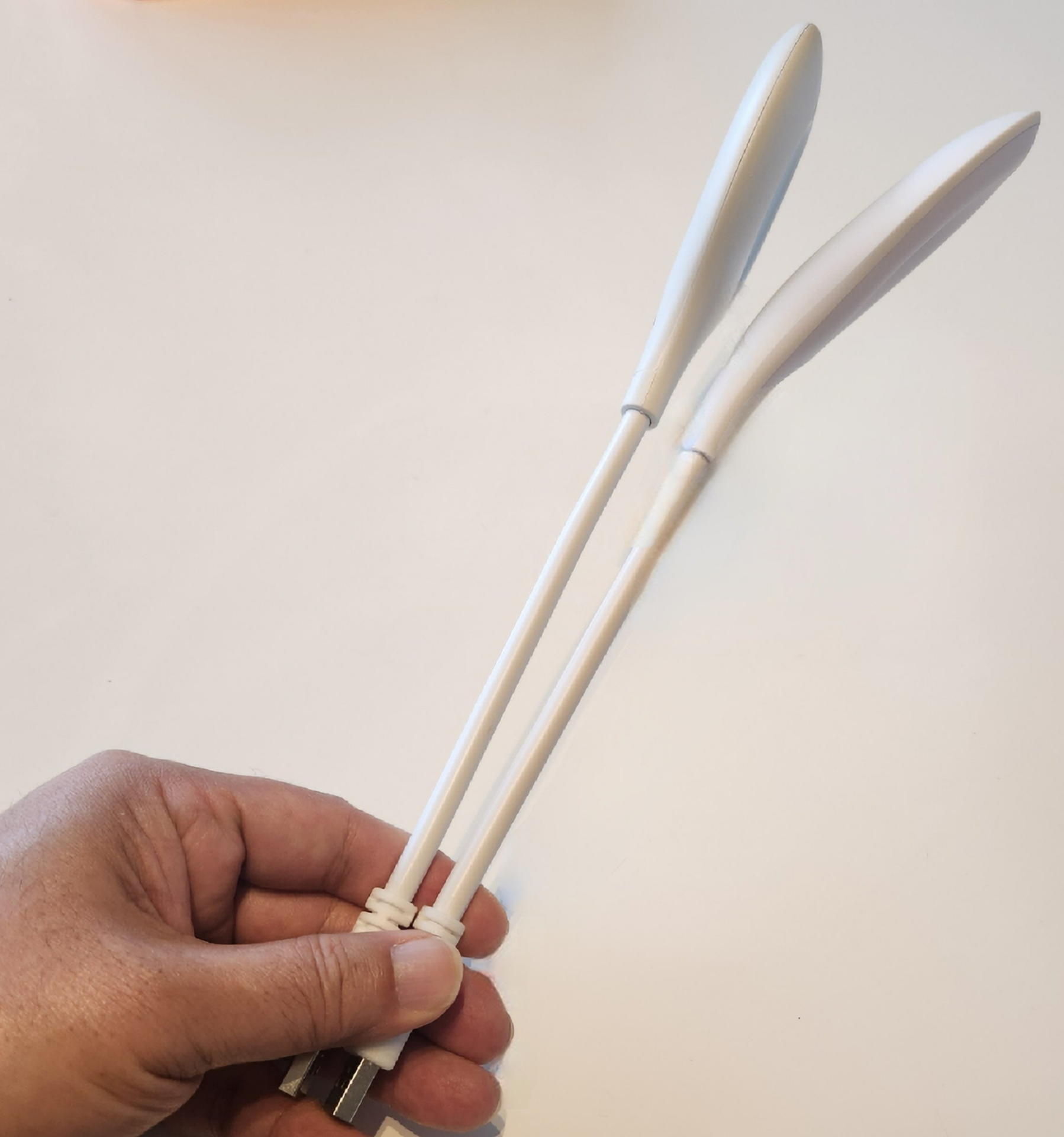 Amazonで買った方はちょっとLED部分が前面に反っている