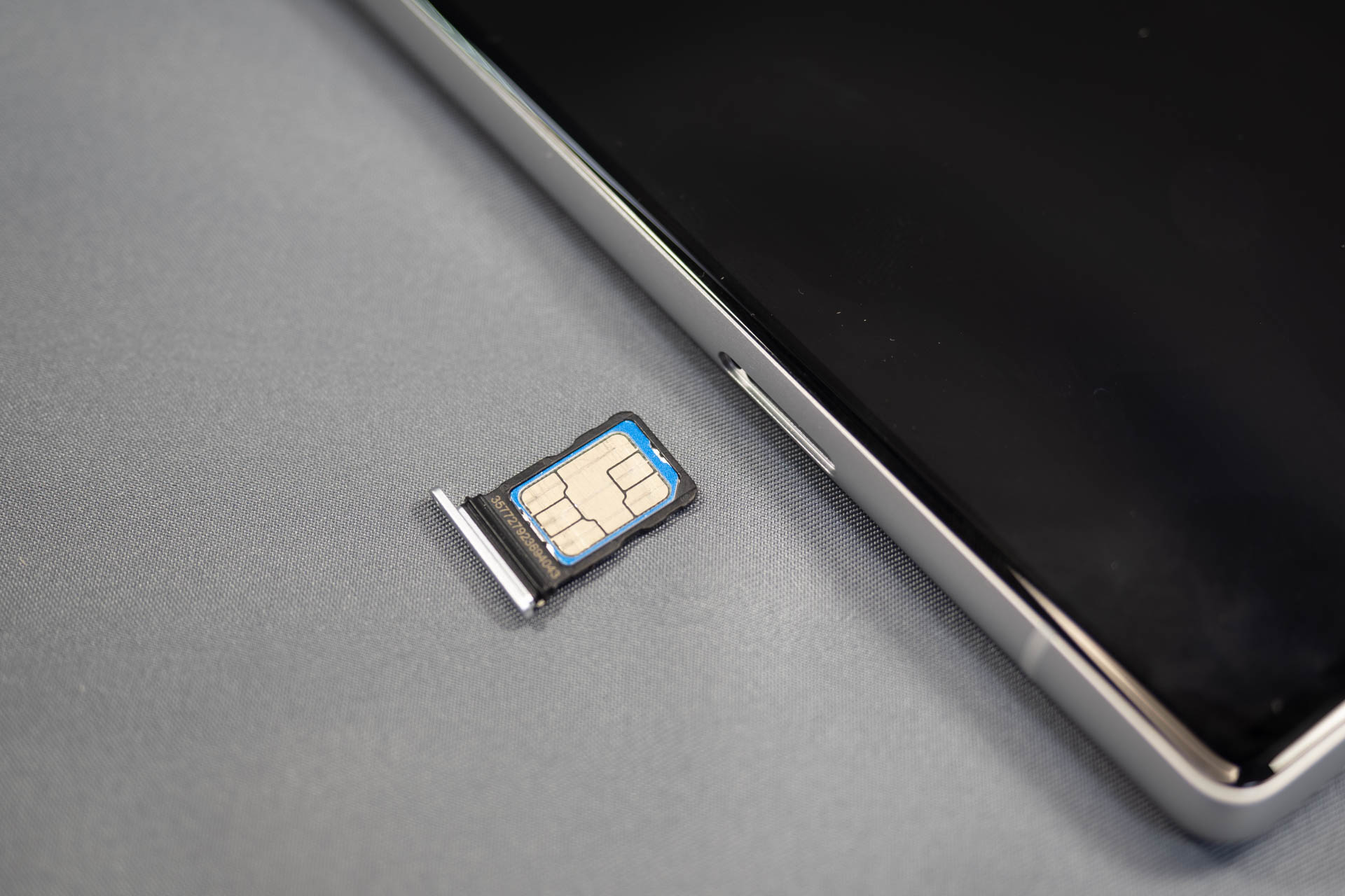 SIMトレーにはnanoSIMが1枚セットできる