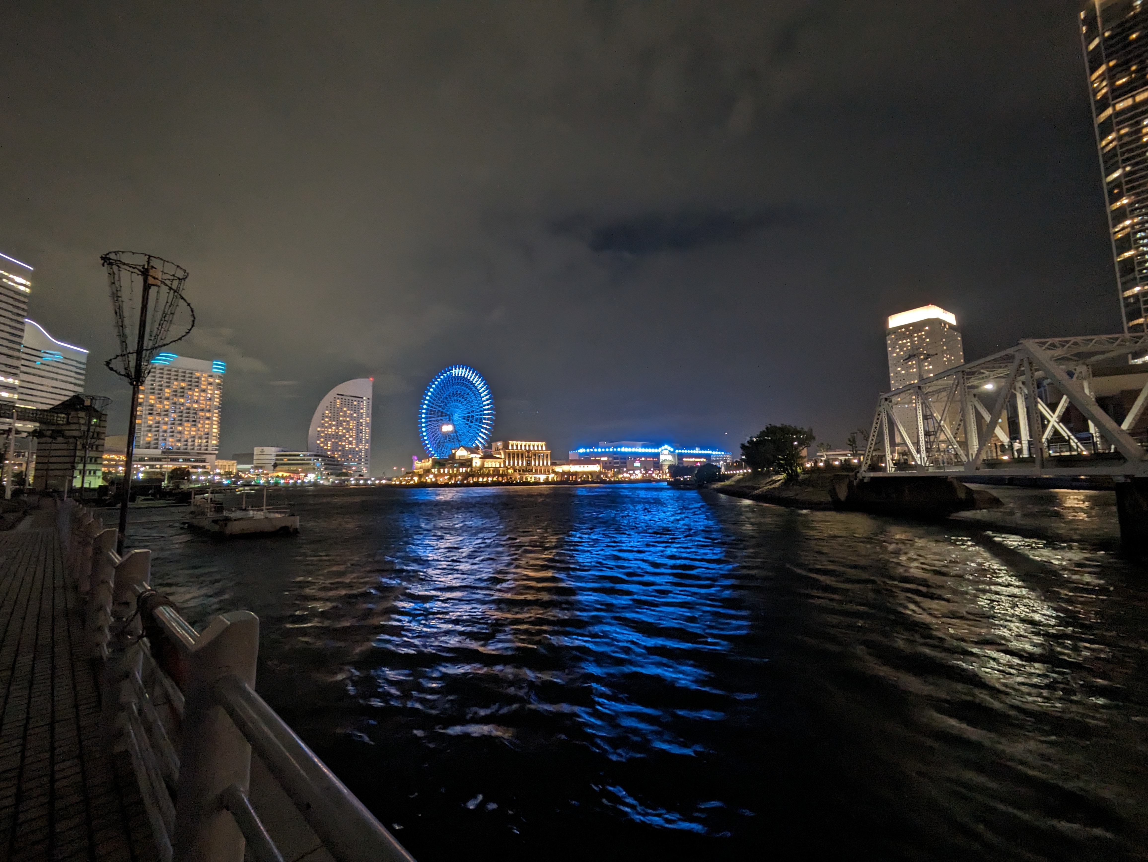 夜景モード・0.5倍（超広角）で撮影（4624×3472/約3.35MB）