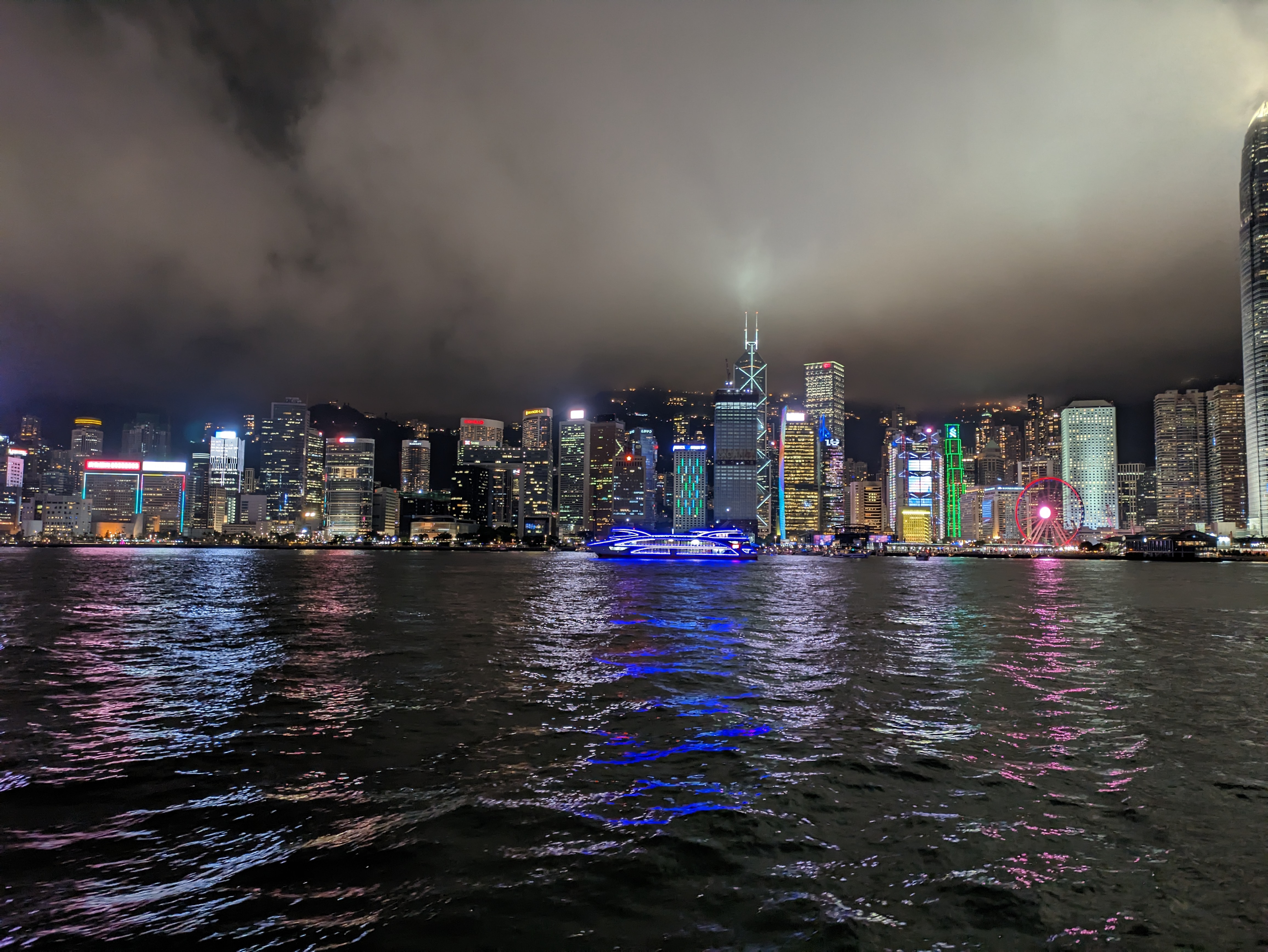 夜景モードで撮った写真。ノイズが少なく、黒潰れや白飛びも防がれている