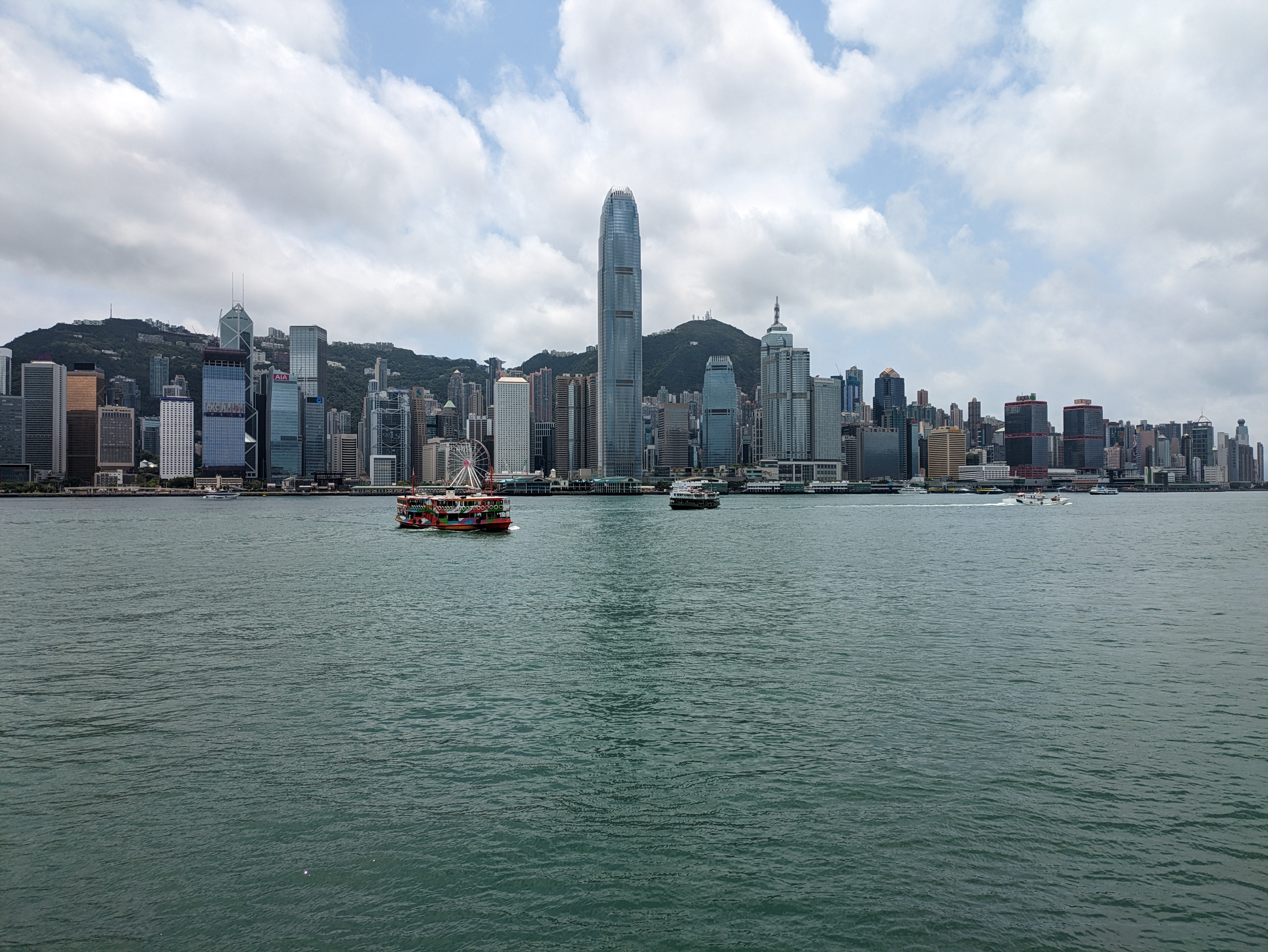 望遠カメラは搭載していないが、超解像ズームで8倍まで寄ることが可能。さすがに劣化はしているが、デジタルズームとは思えないクオリティだ