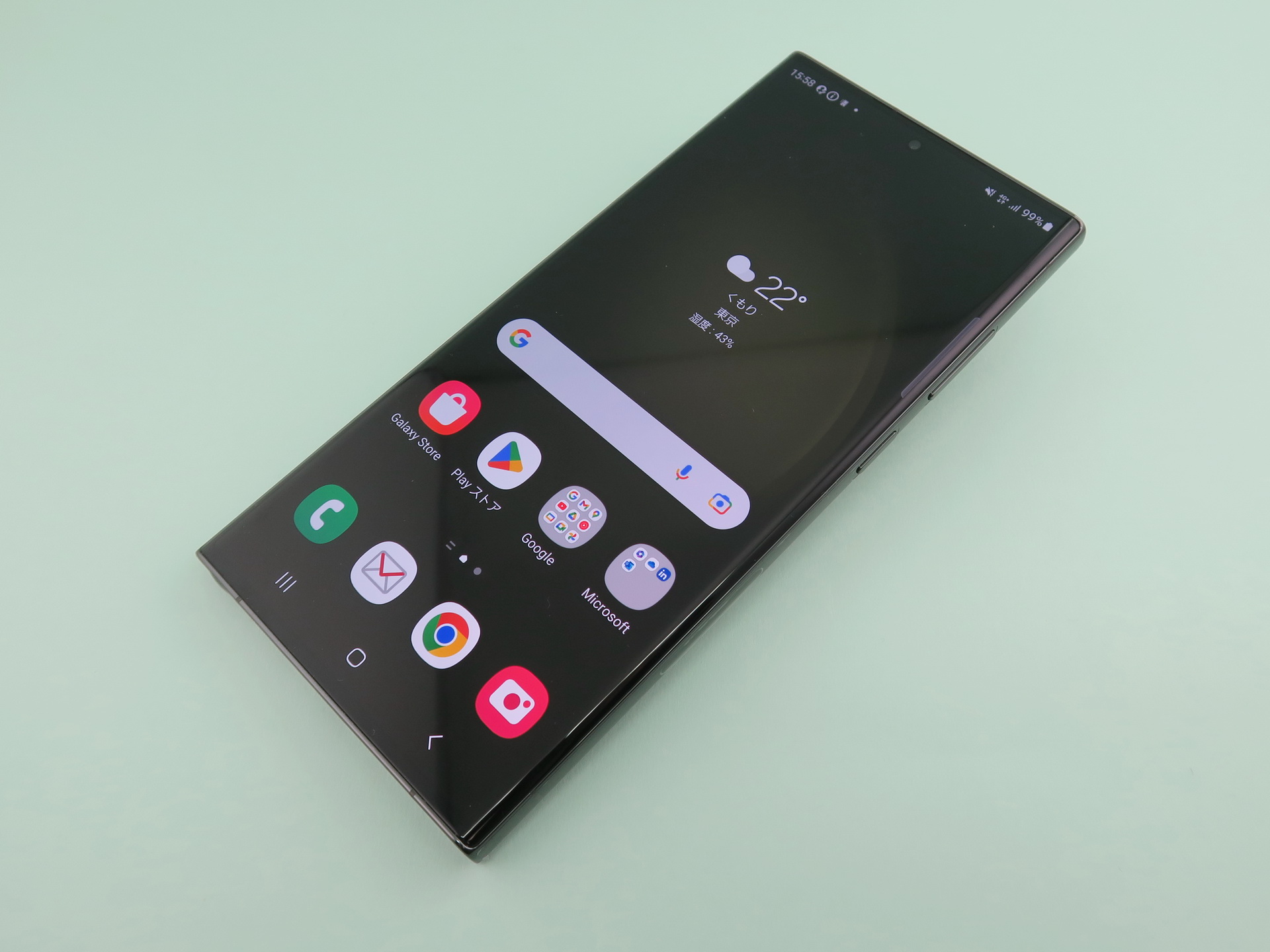 NTTドコモ／サムスン 「Galaxy S23 Ultra SC-52D」、163.4mm（高さ）×78.1mm（幅）8.9mm（厚さ）、234g（重さ）、グリーン（写真）、クリーム、ファントムブラックをラインアップ。ファントムブラックはオンラインショップ限定auで販売される「Galaxy S23 Ultra SCG20」も基本的に同じ仕様