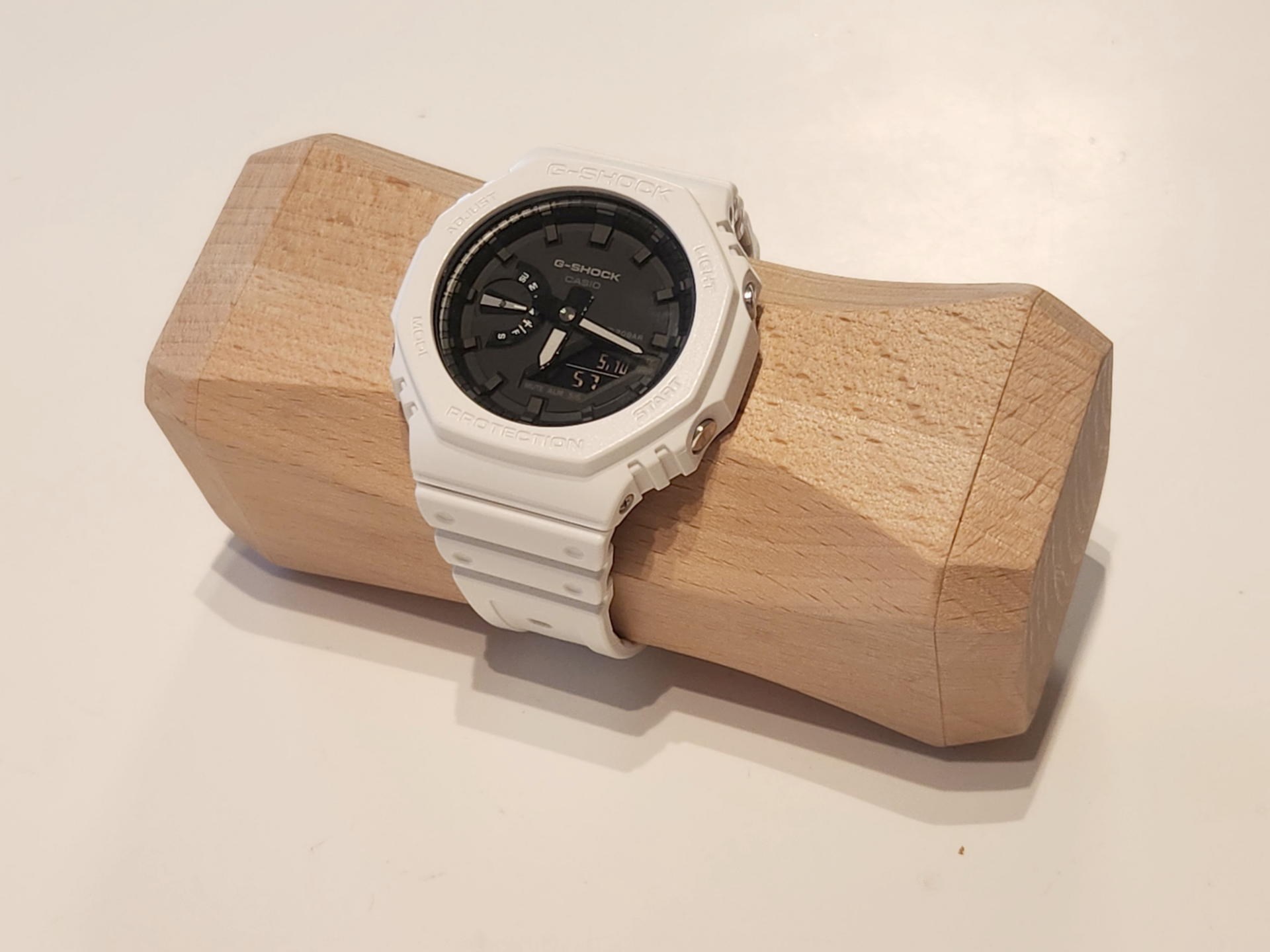 他のガジェット系アイテムとのデスクトップ上での相性も良さそうだ