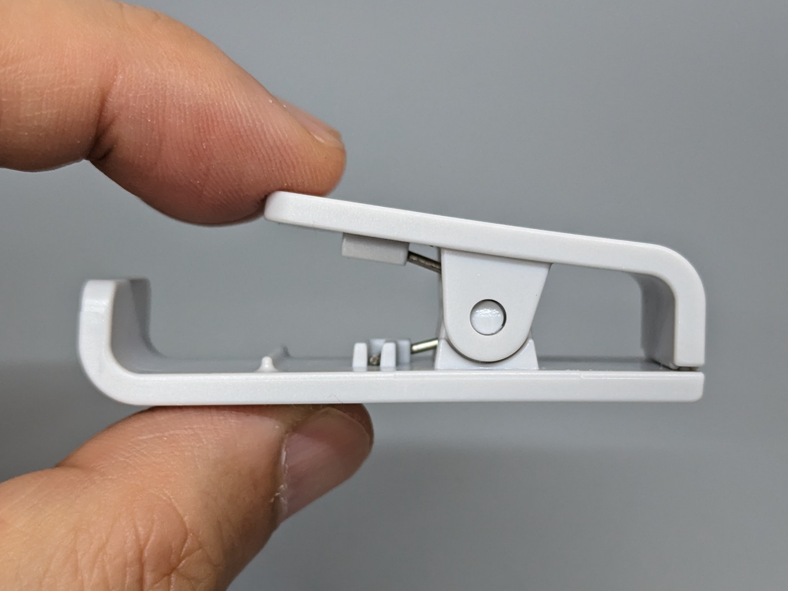 横から見たところ。形状そのものは一般的なクリップ