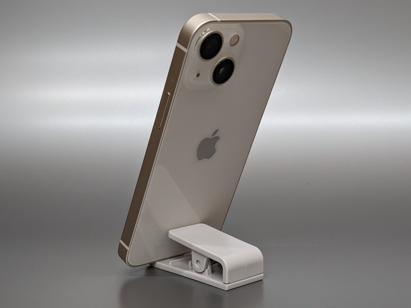 背後から見たところ。角度は変えられないが安定している