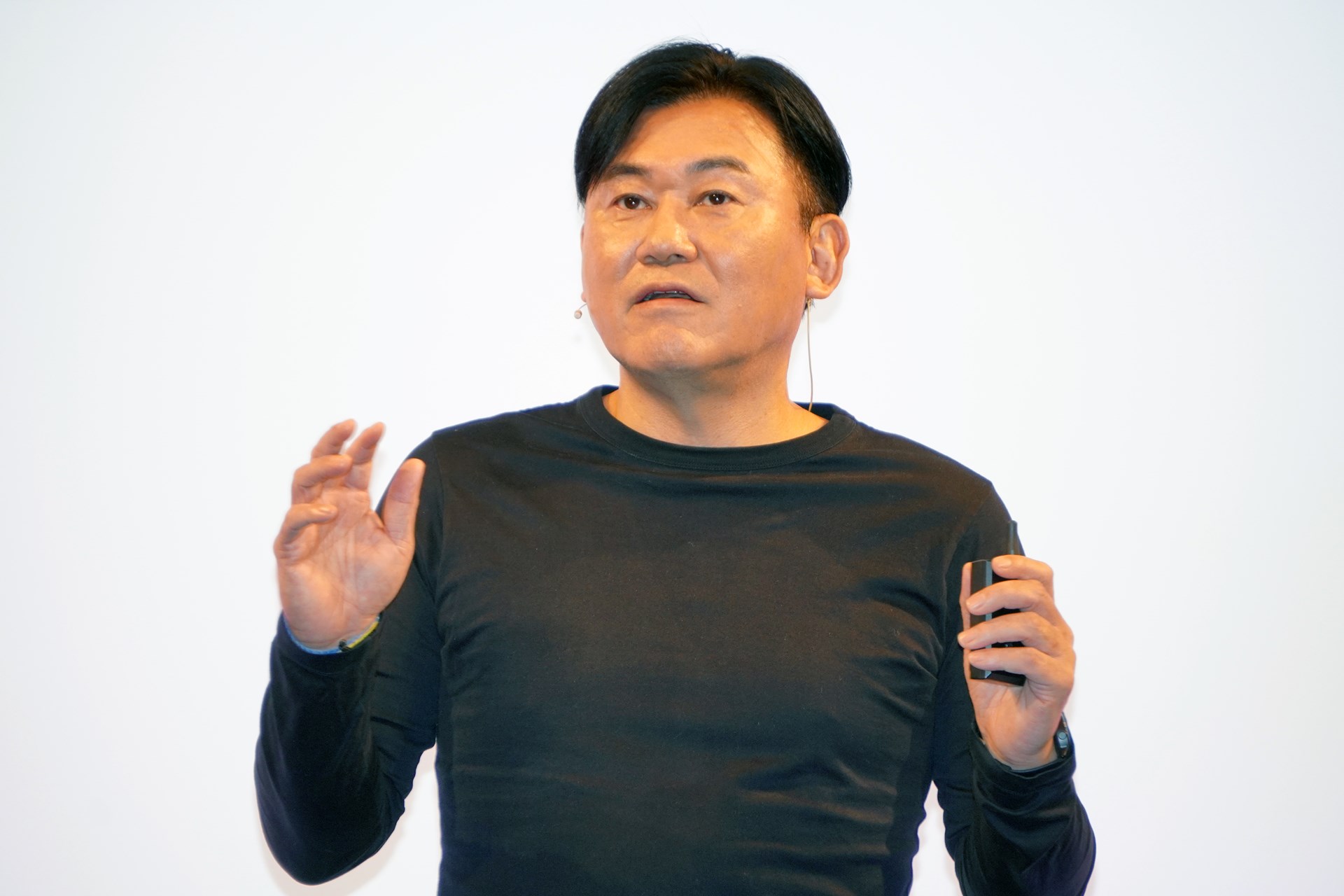 三木谷氏、髙橋氏の双方ともコメントを控えたが、KDDIの設定した料金体系が変更になった可能性がありそうだ