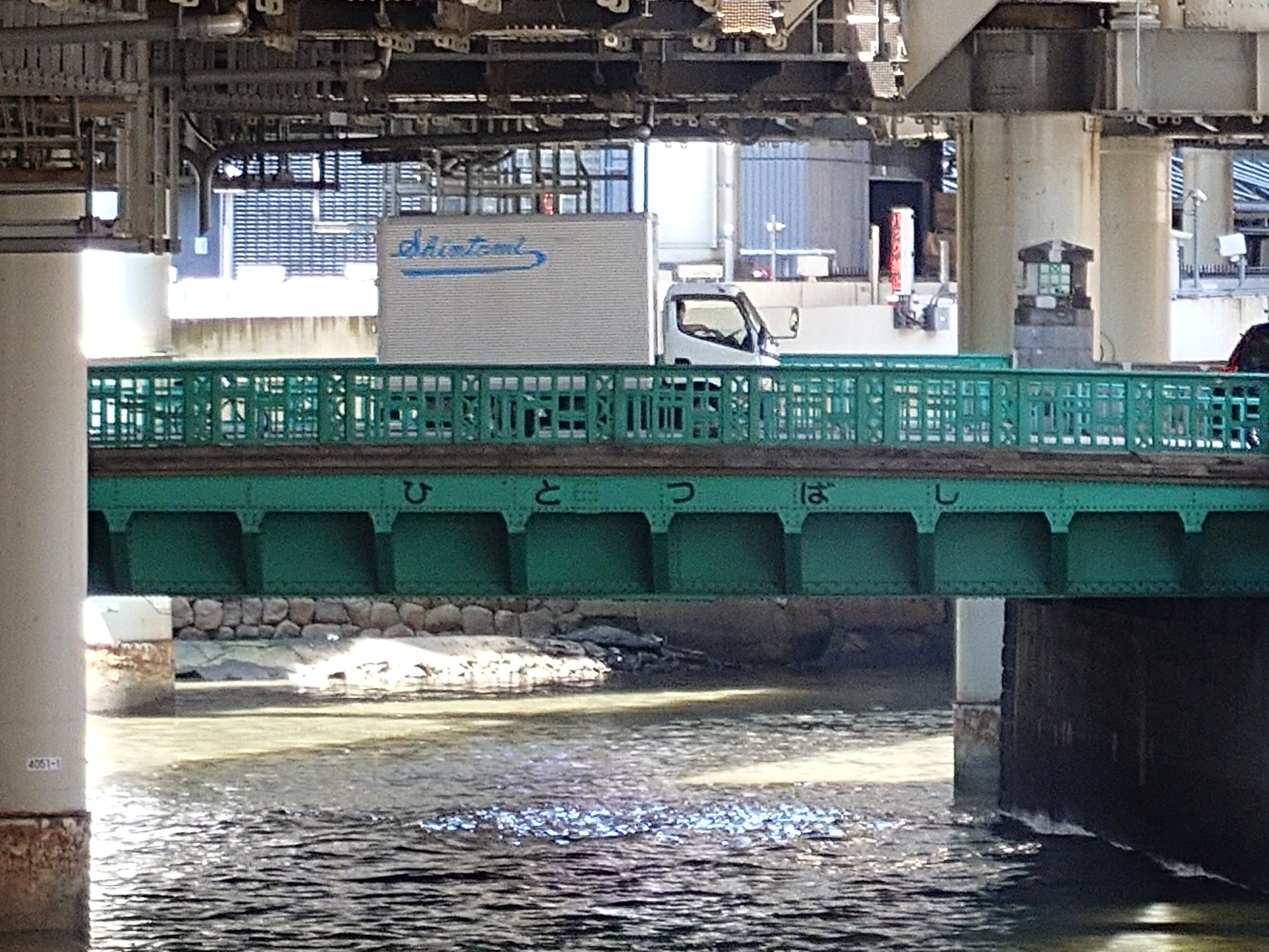 300mm（望遠、デジタルズーム）