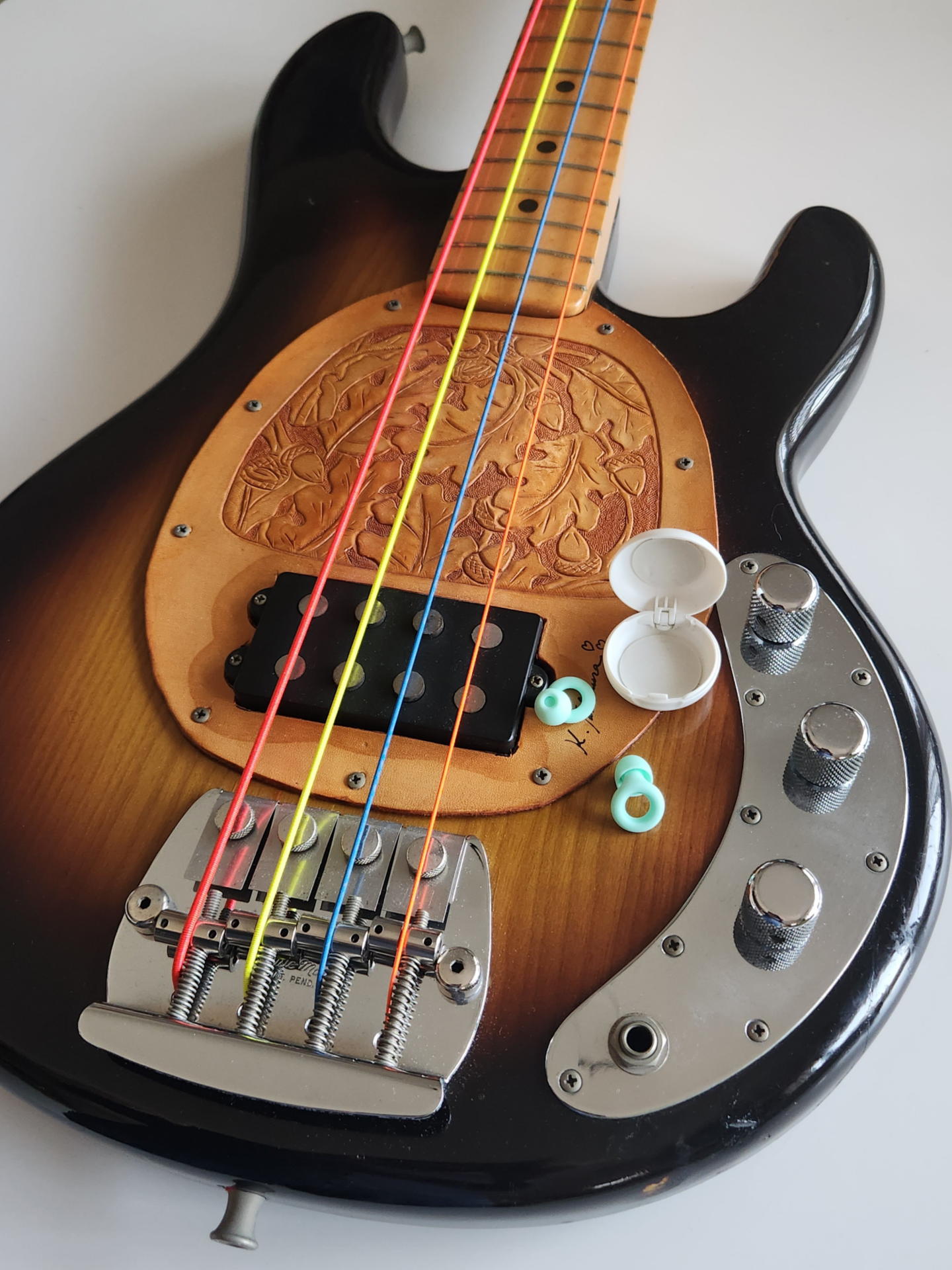 Loop Experienceモデルはすべての音の周波数を均等に低減し音楽や音声は明確なまま音量だけを低減（マイナス18dB）するらしい。今のLoop Quietと直ぐに比べて見たい