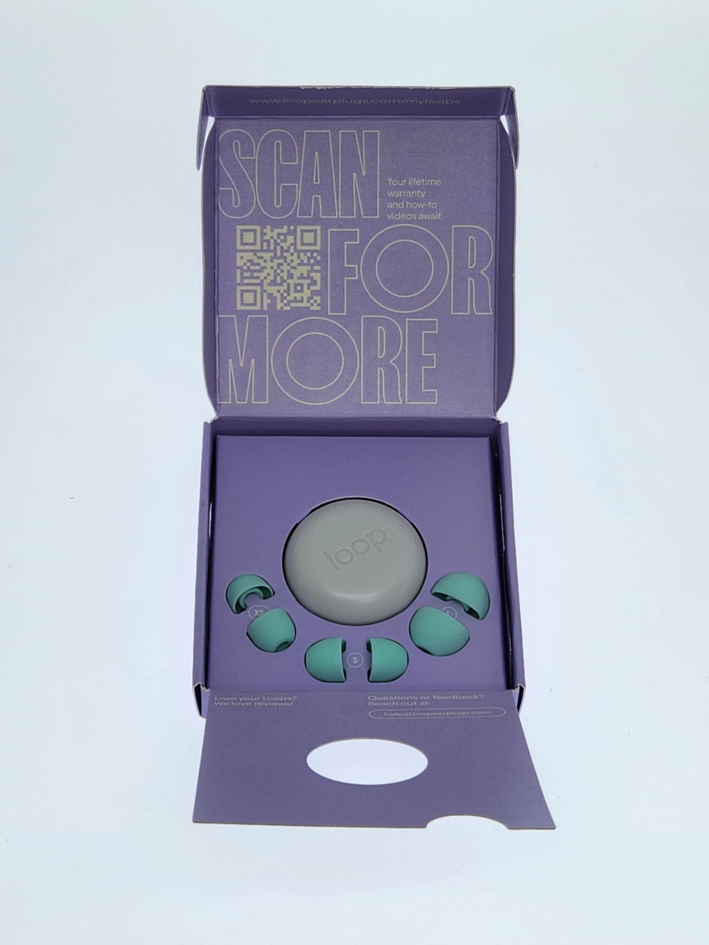 Loop QuietはMサイズのイヤチップを取り付けたモノが専用ケースに入って交換用のイヤチップのSS、S、Lの3サイズが同梱されている。筆者はMかSか悩んで今はSサイズを使っている