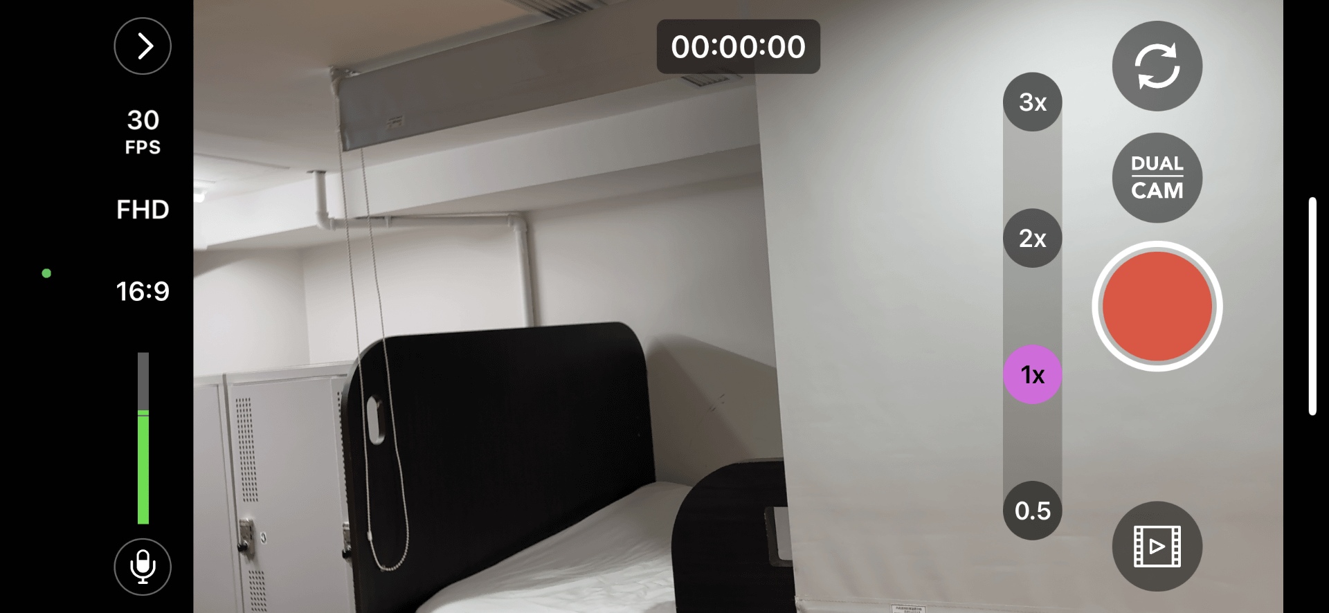 画面の右側にマイク入力のレベルメーターがある