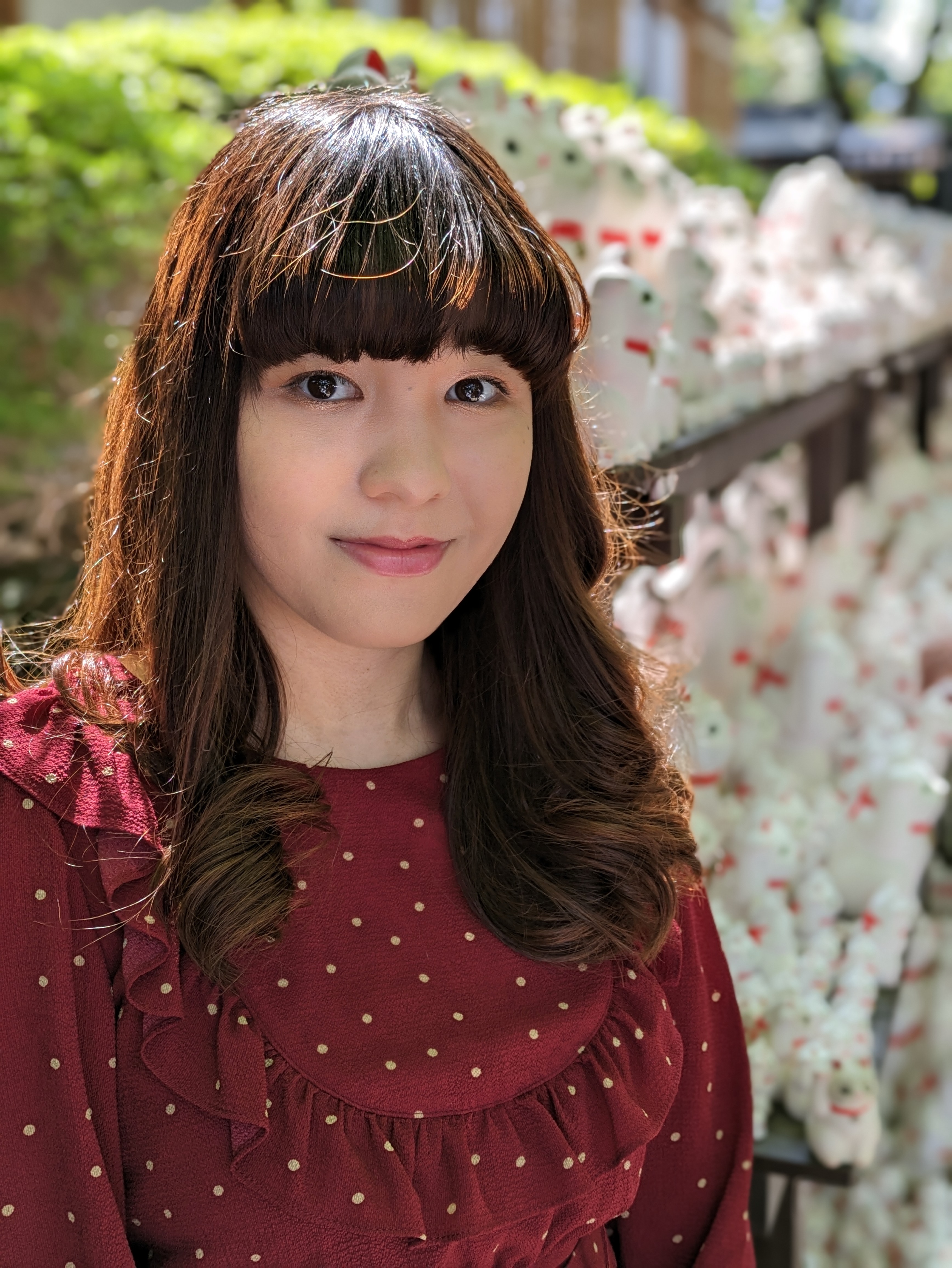 ポートレートで撮影。髪に当たった光もきれいに活かしつつ、背景がうまくボケている。モデル：<a href="http://bonbon-famin.com/cn2/g01.html" class="strong bn" target="_blank">るびぃ</a>（<a href="http://bonbon-famin.com/" class="strong bn" target="_blank">ボンボンファミンプロダクション</a>）