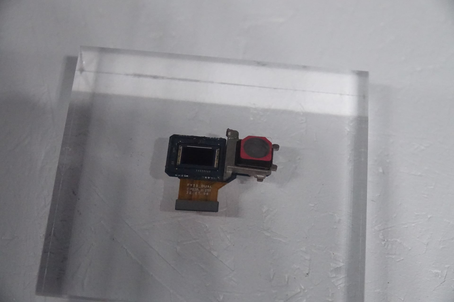 左＝Xperia 1 Vのセンサー。右＝Xperia 1 IVのセンサー