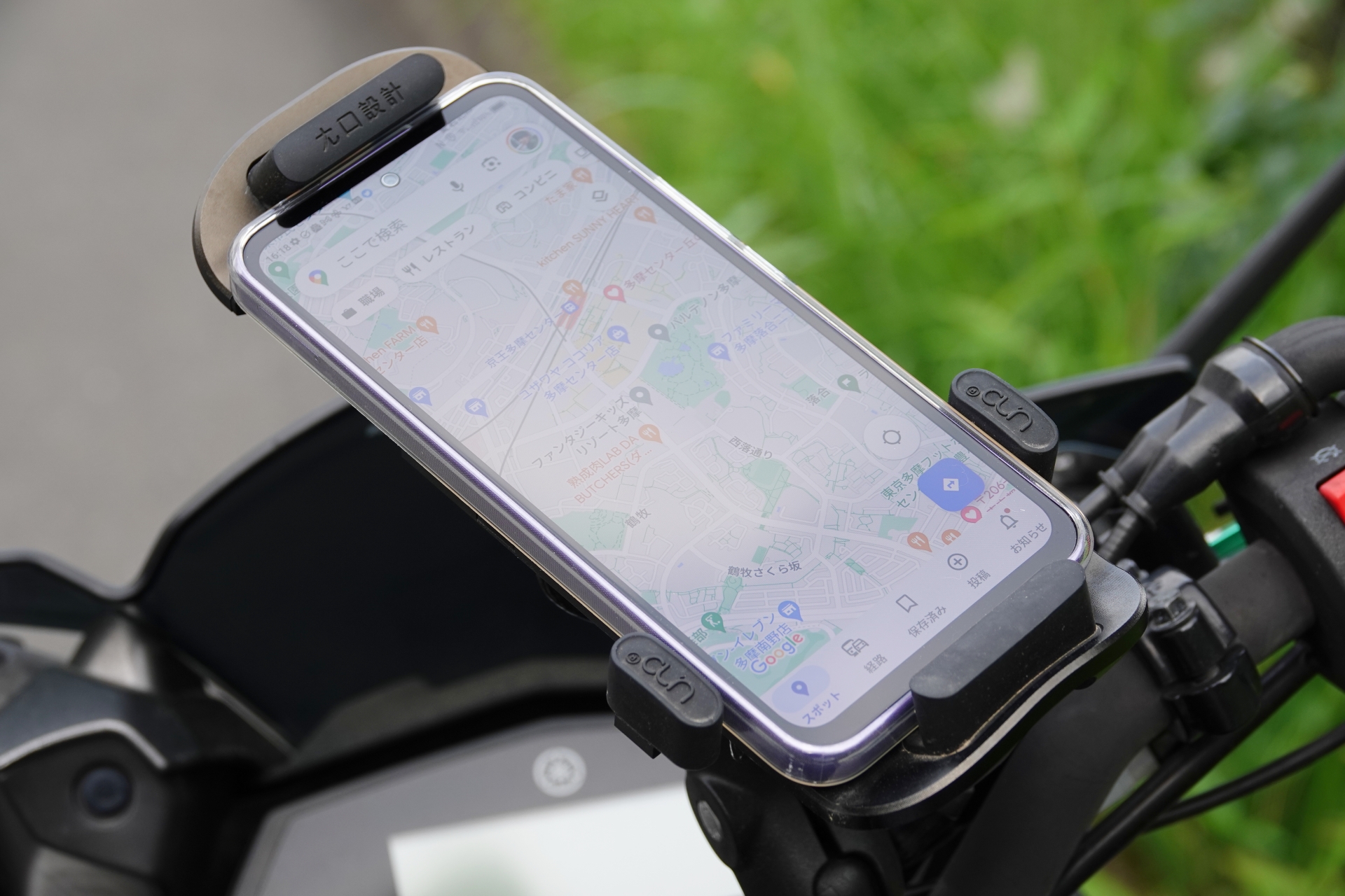 バイク用スマホホルダーに取り付けたLibero 5G III