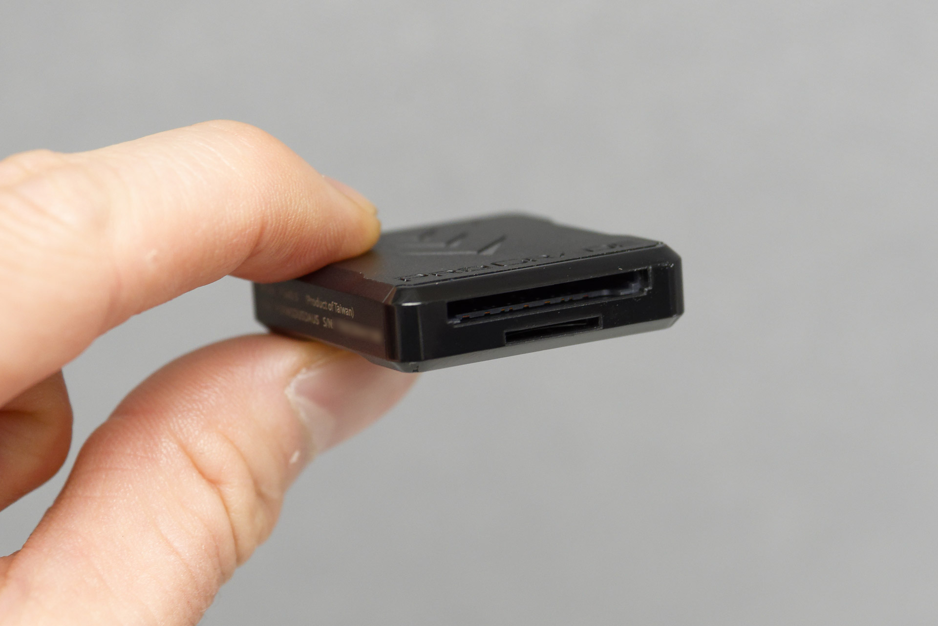 SDカードとmicroSDカードの2スロット構成