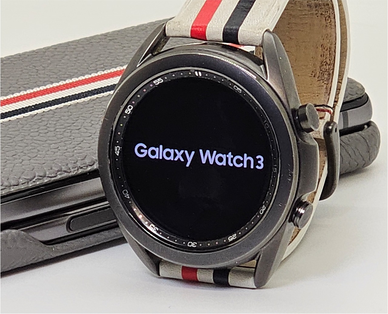 「Galaxy Z Fold2 Thom Browne Edition」に同梱されたGalaxy Watch3