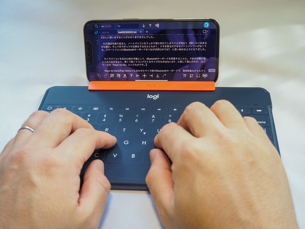 一連のセットを「iPhone 13 Pro」で使ってみたところ。実際に使ってみるといくつか制約はあるものの、いざという時の備えとしては十分だ