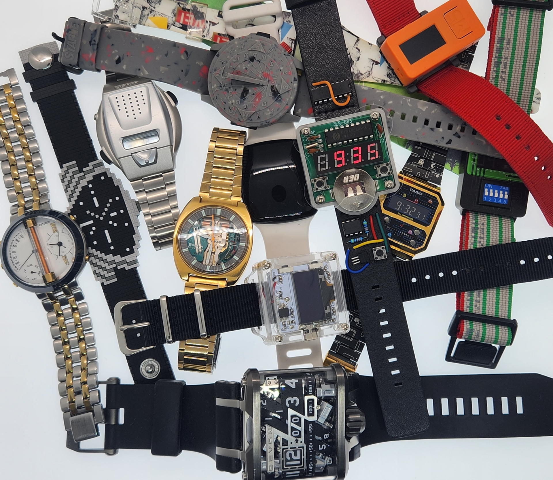 レトロフューチャーも少しはマジってる筆者のチープ腕時計コレクションの一部