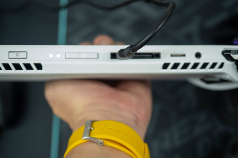 ASUSのハンドヘルドゲーミングPC「ROG Ally」、実機をチェック