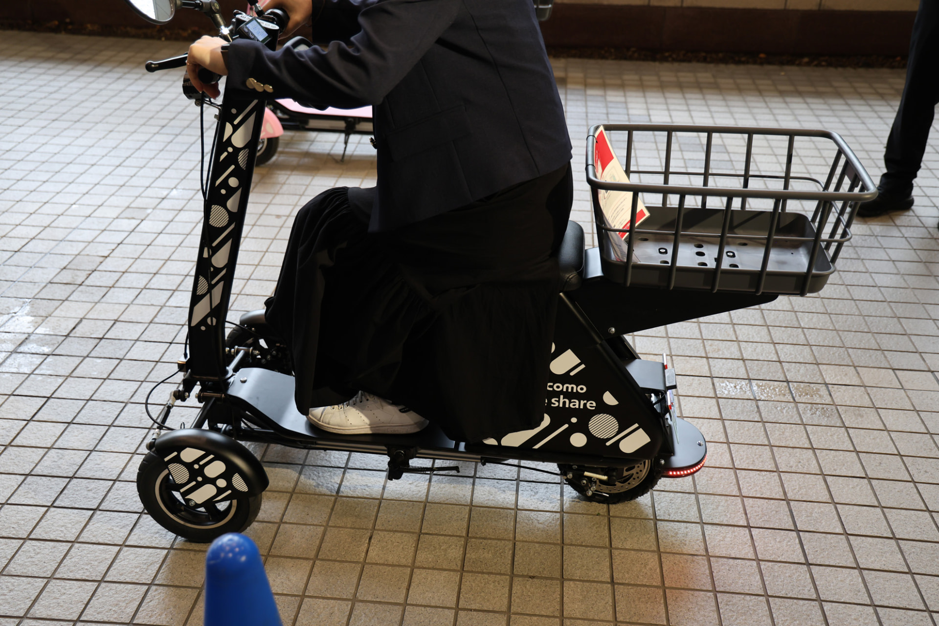 足を乗せられるステップの幅が小さく、バランスを調整するのには、少し慣れが必要そうだ