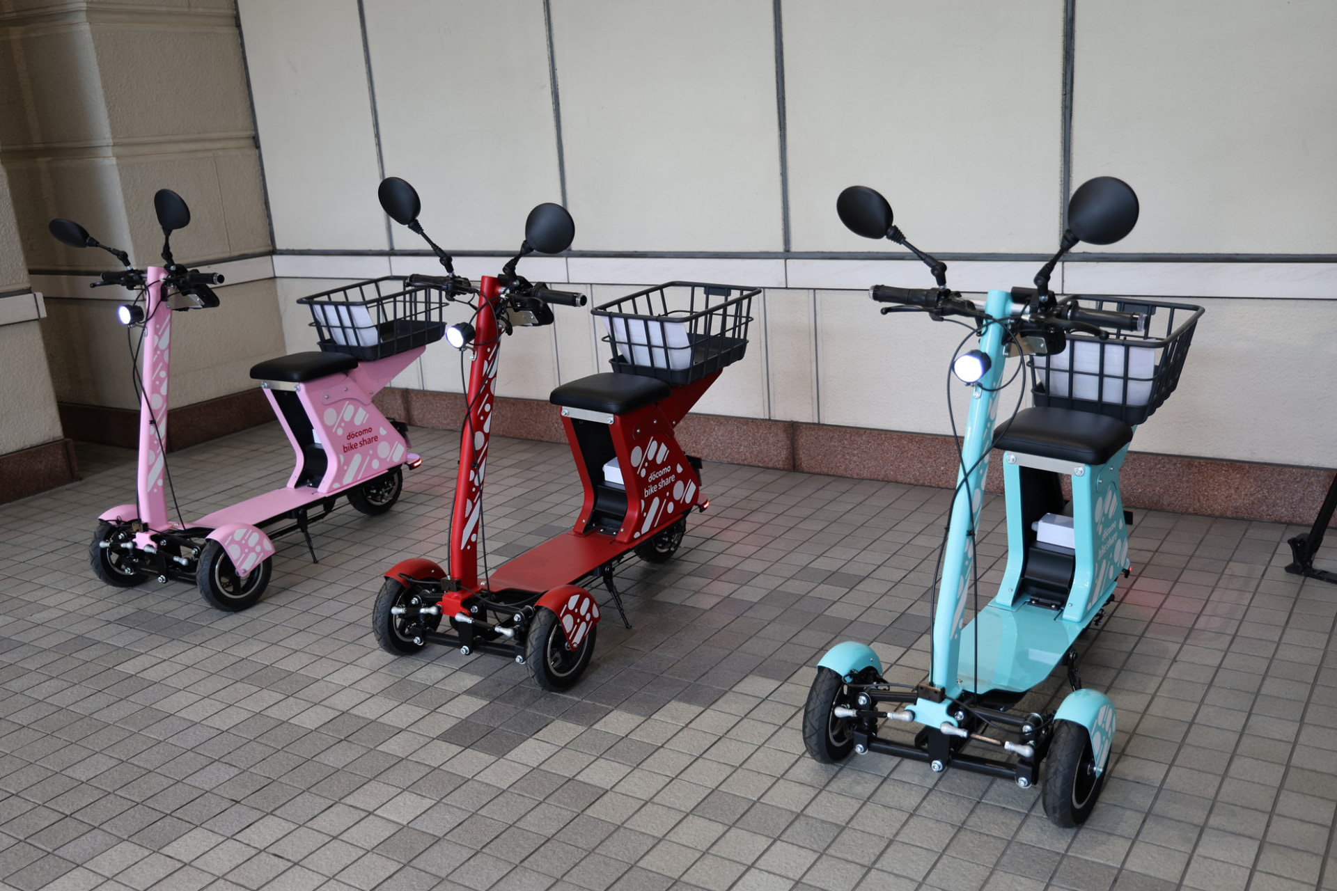 さまざまなカラーが用意されたEVバイク