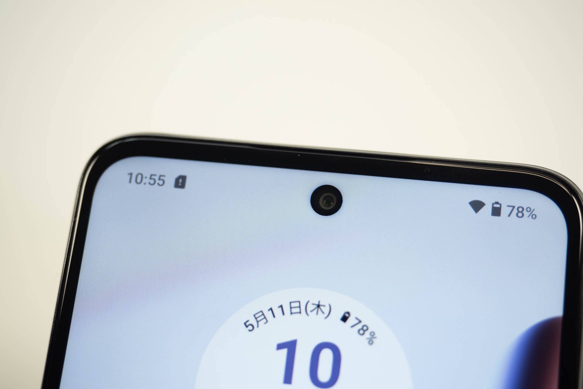 ディスプレー上部のスピーカーを使ったステレオ再生にも対応