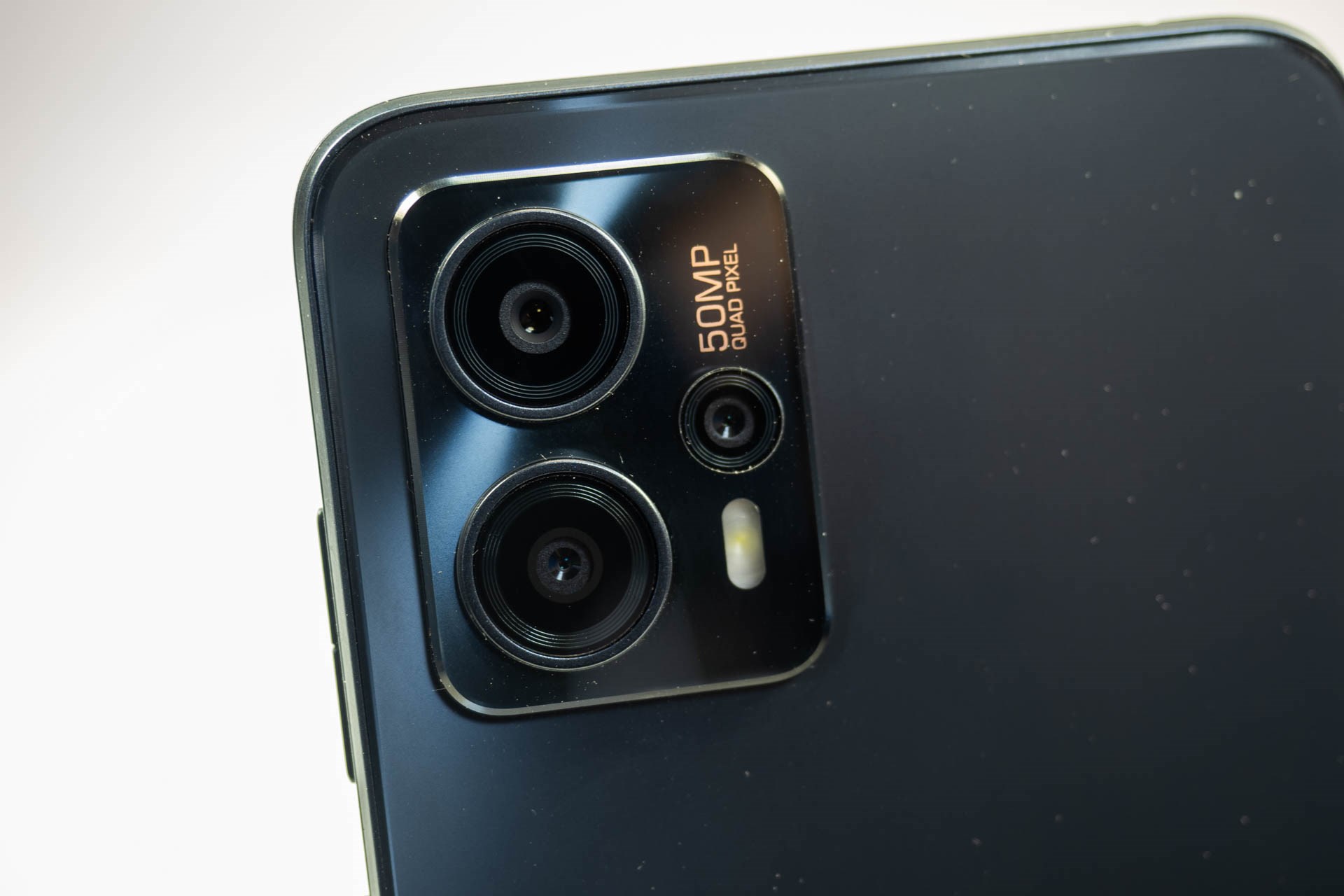 背面のカメラモジュール周辺