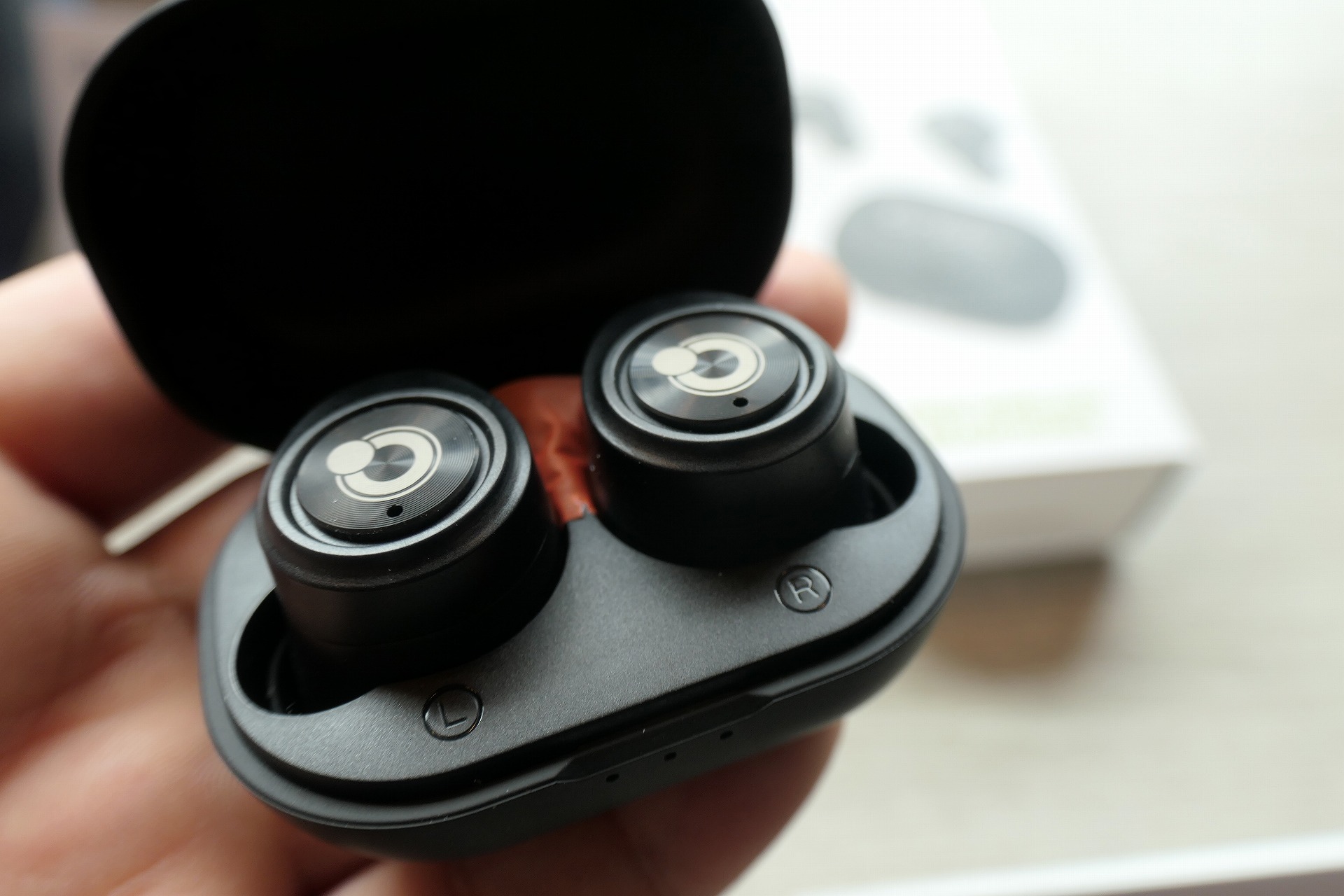 ワイヤレスイヤホンのOrbic Ear Buds