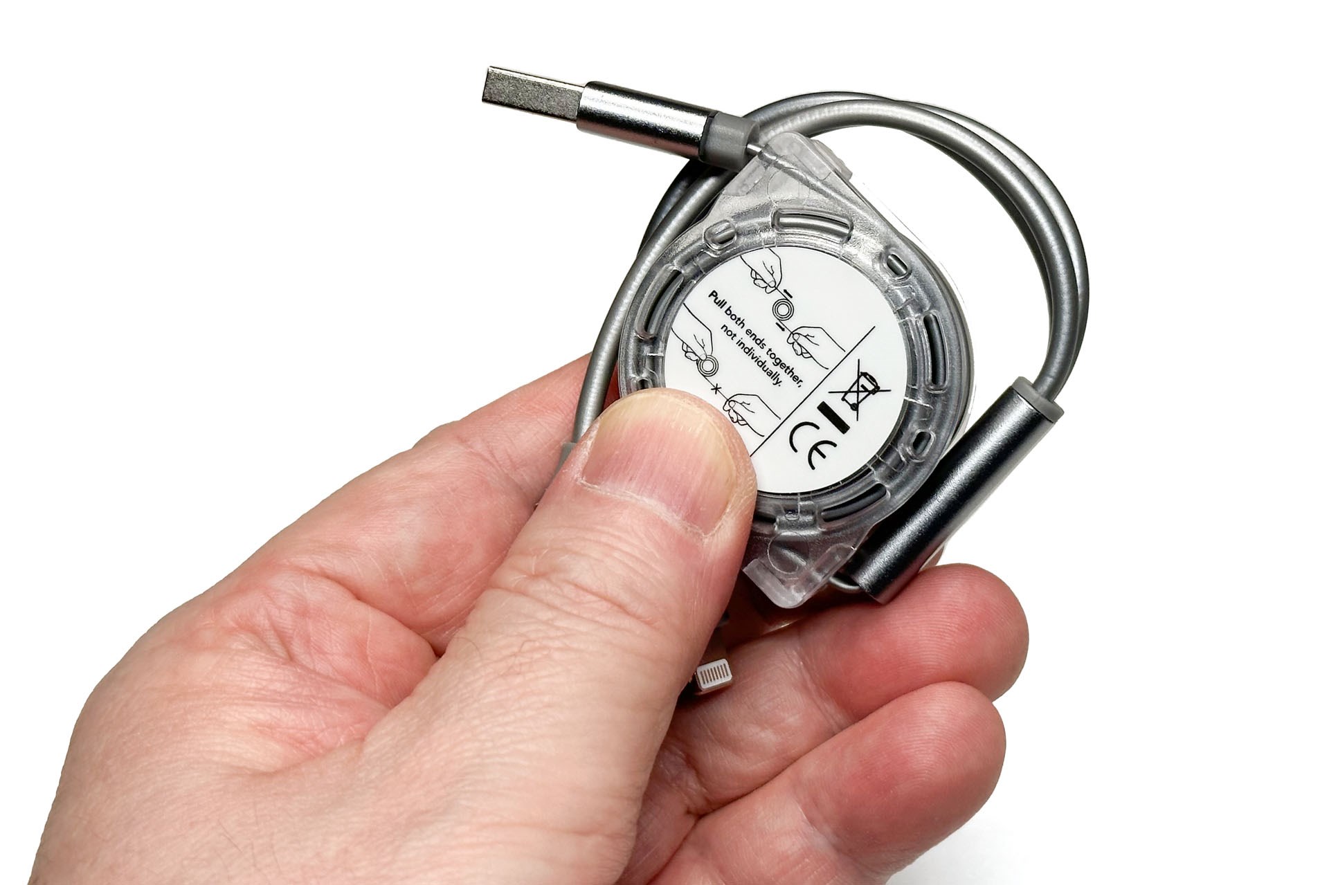 こんなサイズ感で携帯できる。