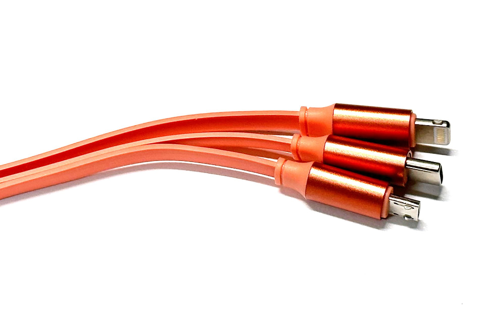 ガジェットの充電はこれ一つで、3in1ケーブルをチェック!!! - ケータイ