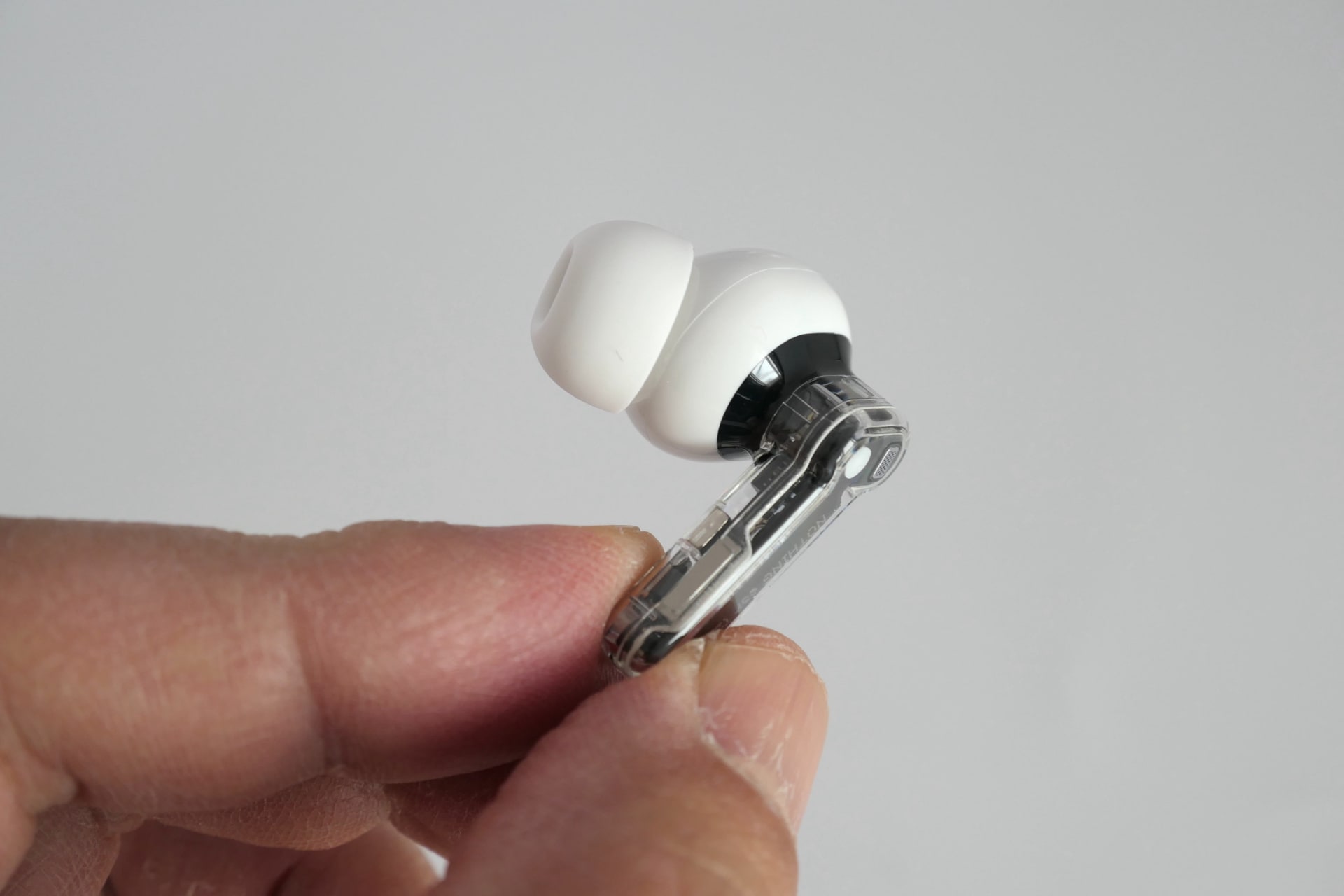 ステムの部分がスケルトン調になっていることが大きな特徴