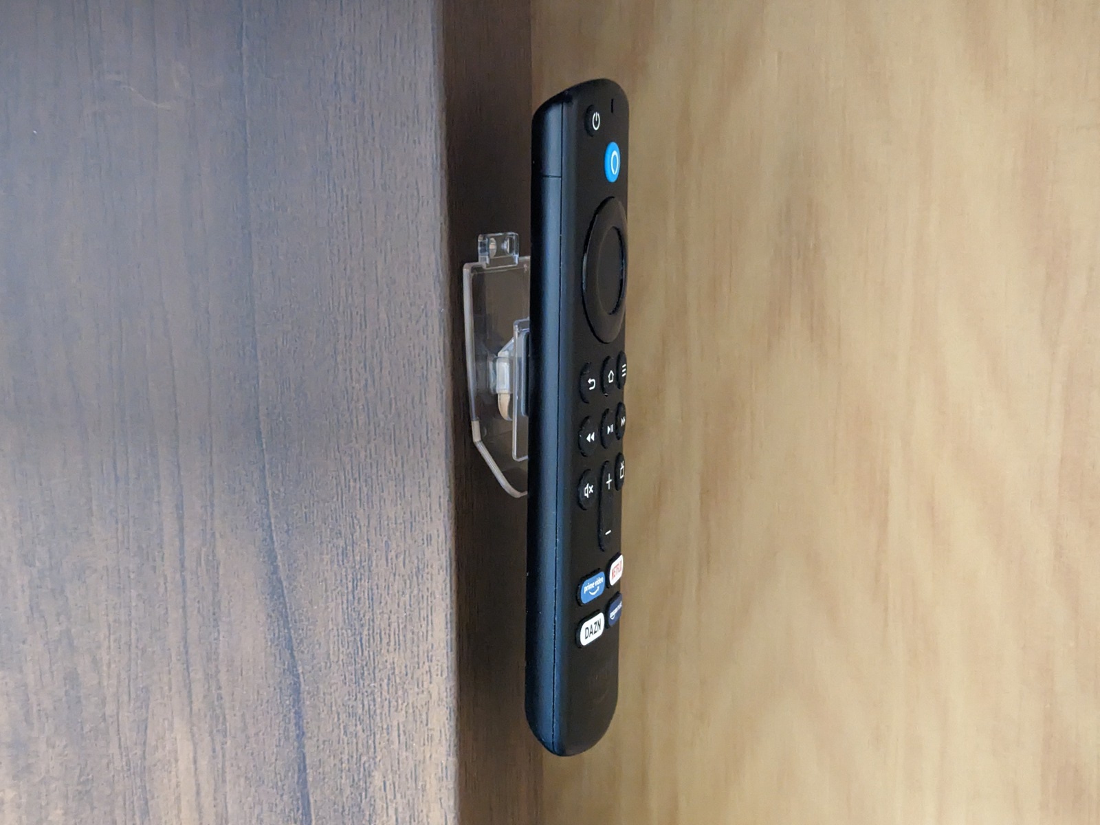 装着完了。置き場所が決まっているので紛失しにくく、また暗い部屋でも手に取りやすい