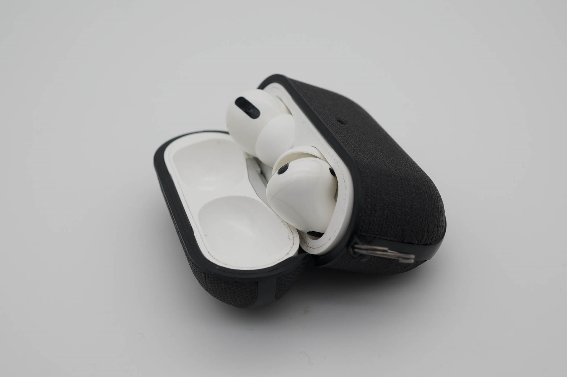 中身は外見の逆の真っ白なので、開けたときにアクセント色に見える