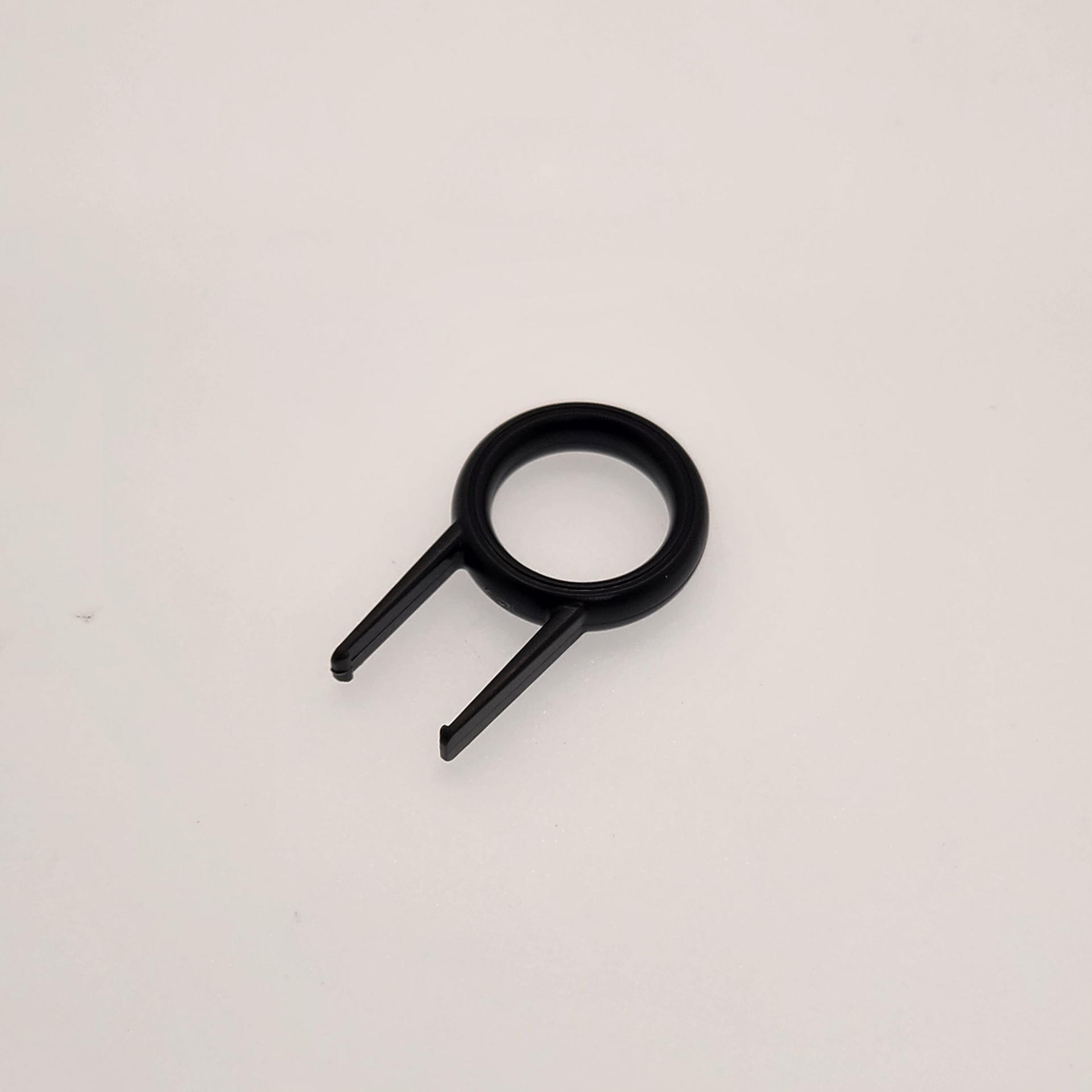 キーキャップを取り外す普及型のキートップ引き抜き工具はナナクリに付属