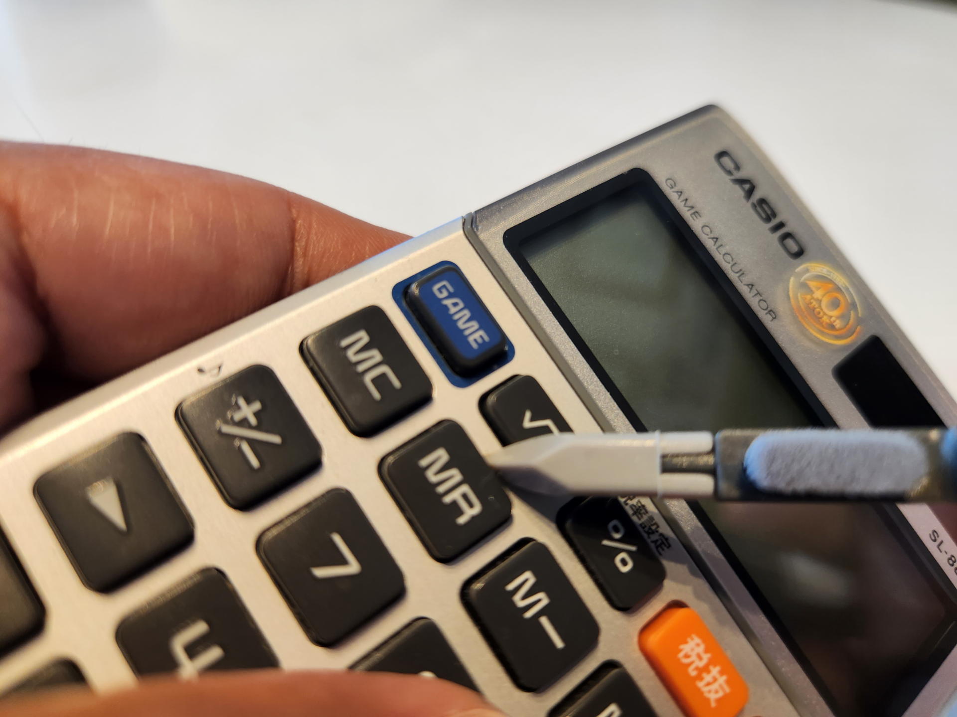 電卓はじめコンパクトな液晶画面のあるガジェットや玩具を綺麗にするのもナナクリの得意とするところだ