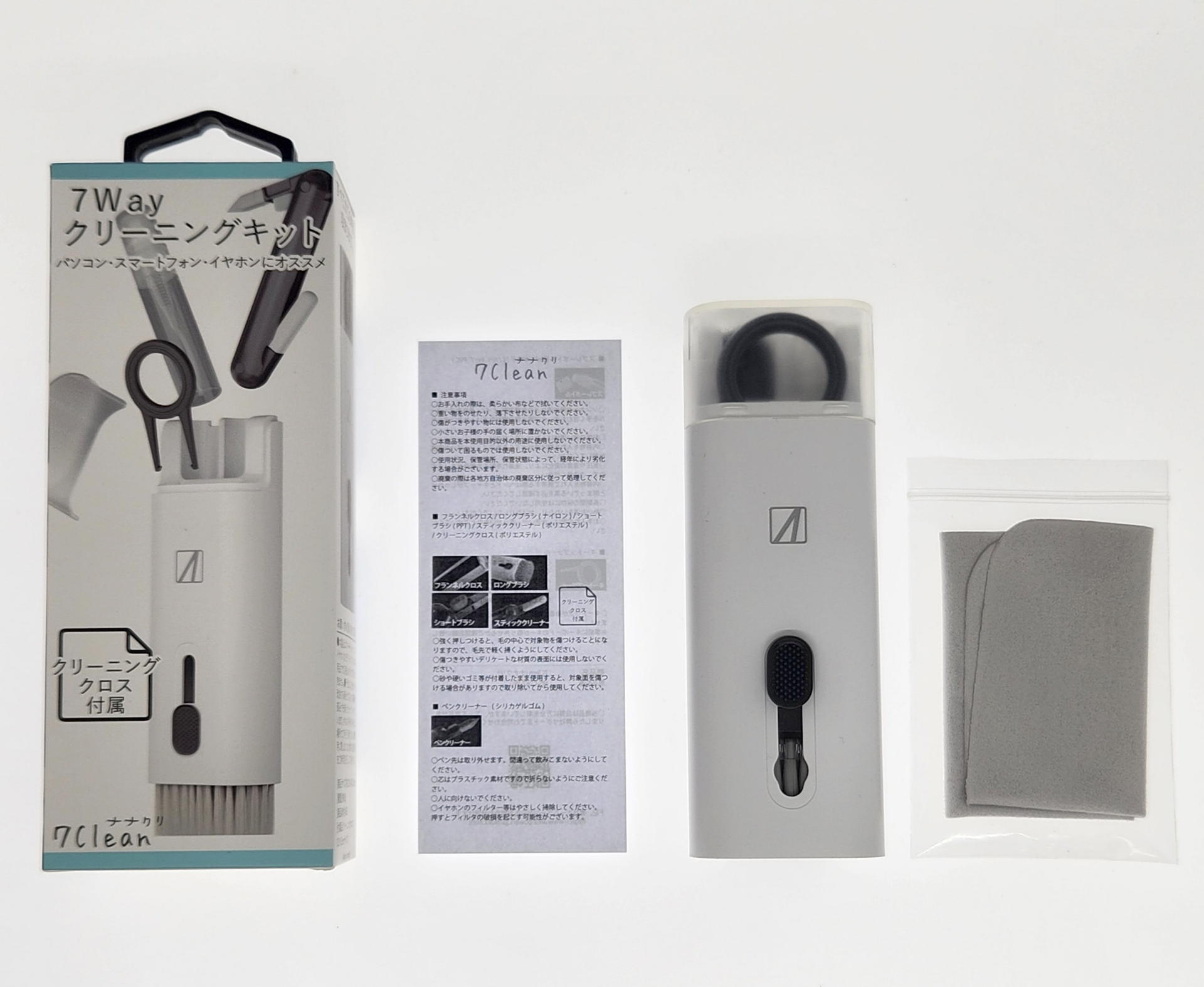 内容物はシンプルにこれだけ。右端のクリーニングクロスがオマケだ