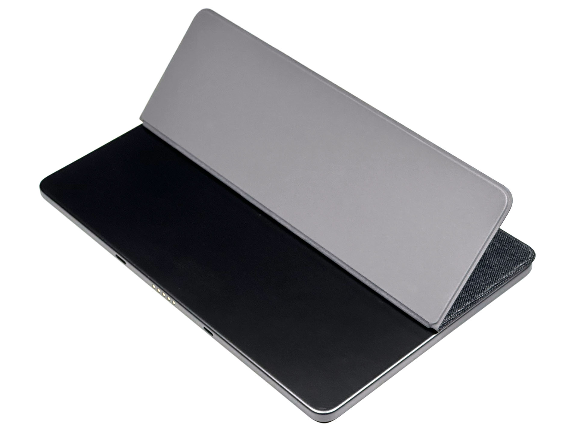 150度くらいまで折れ曲がる。曲げた位置で固定される。