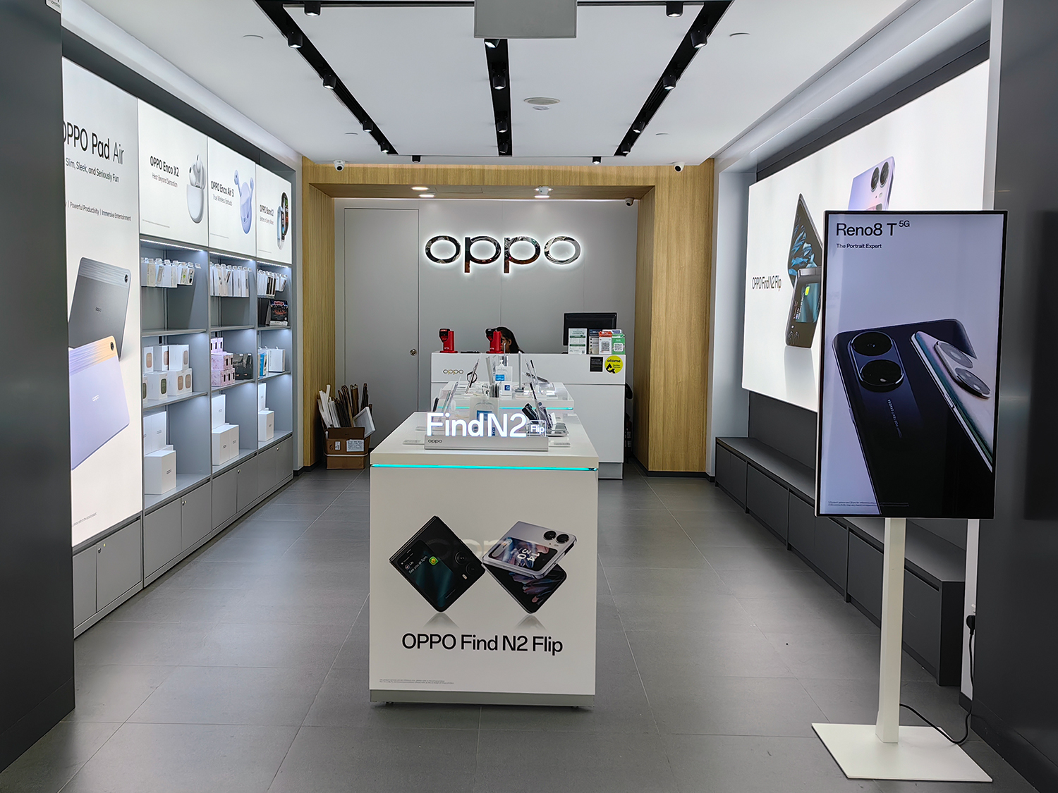 OPPOストアもある