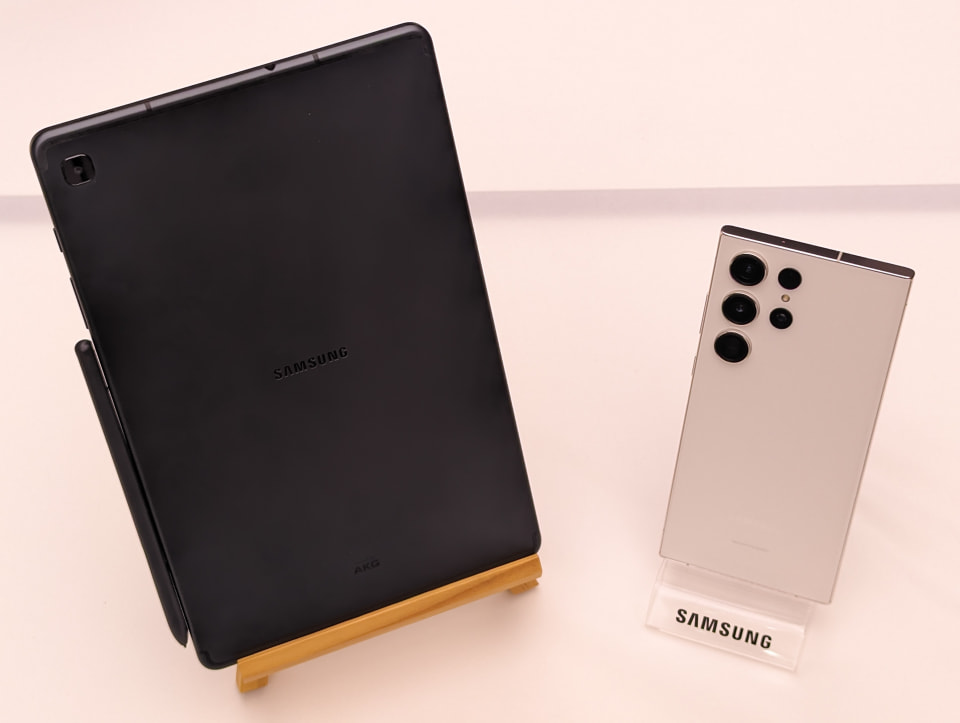 写真で見る「Galaxy Tab S6 Lite」「Galaxy S23 Ultra（1TB
