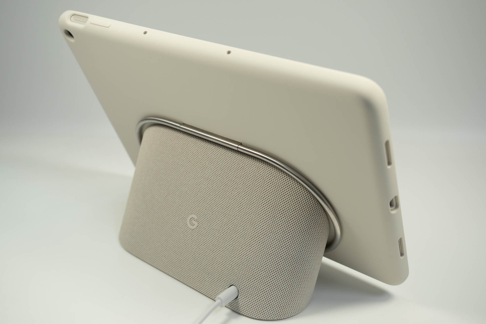 ケースをつけたままドッキングできる