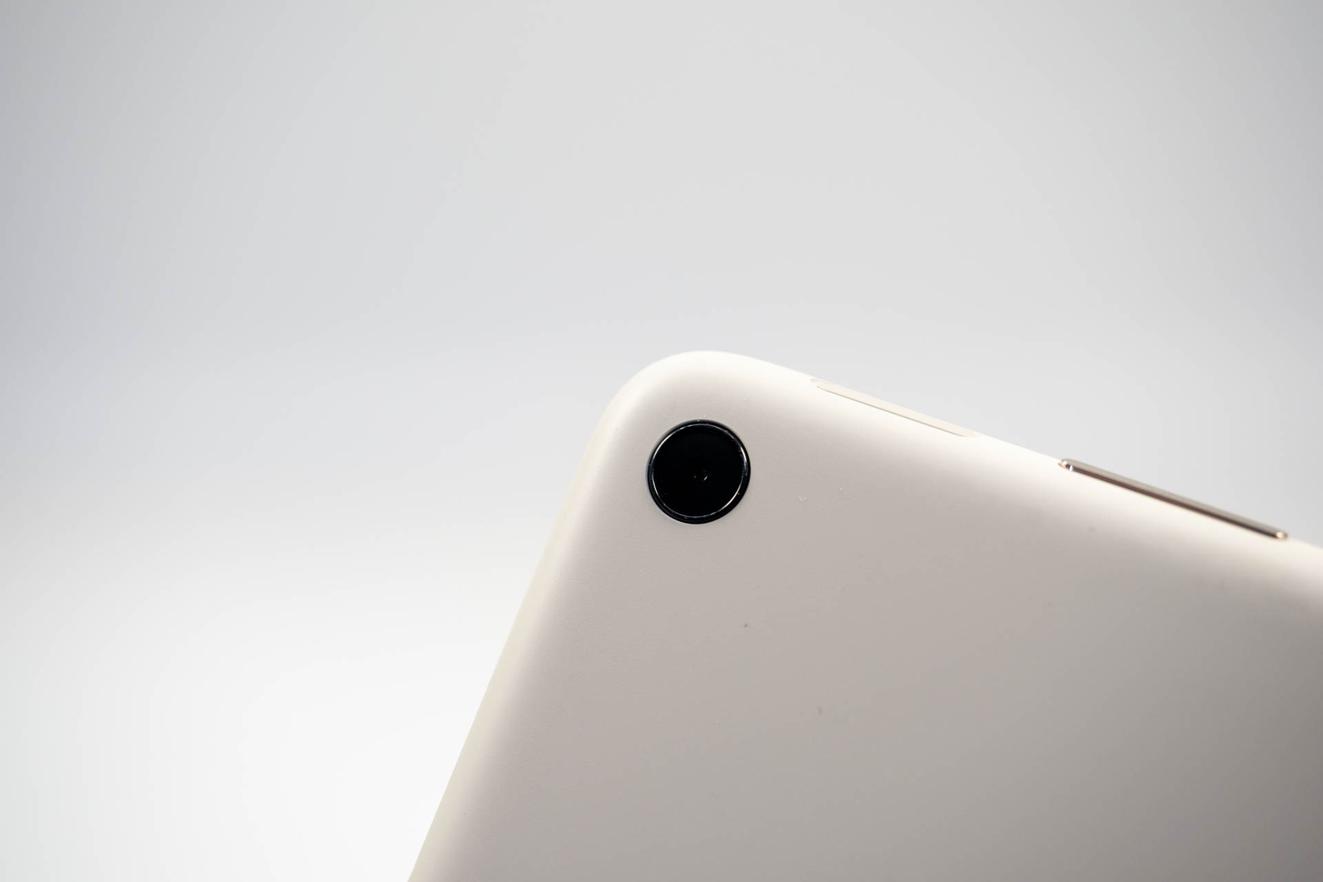 アウトカメラは約800万画素