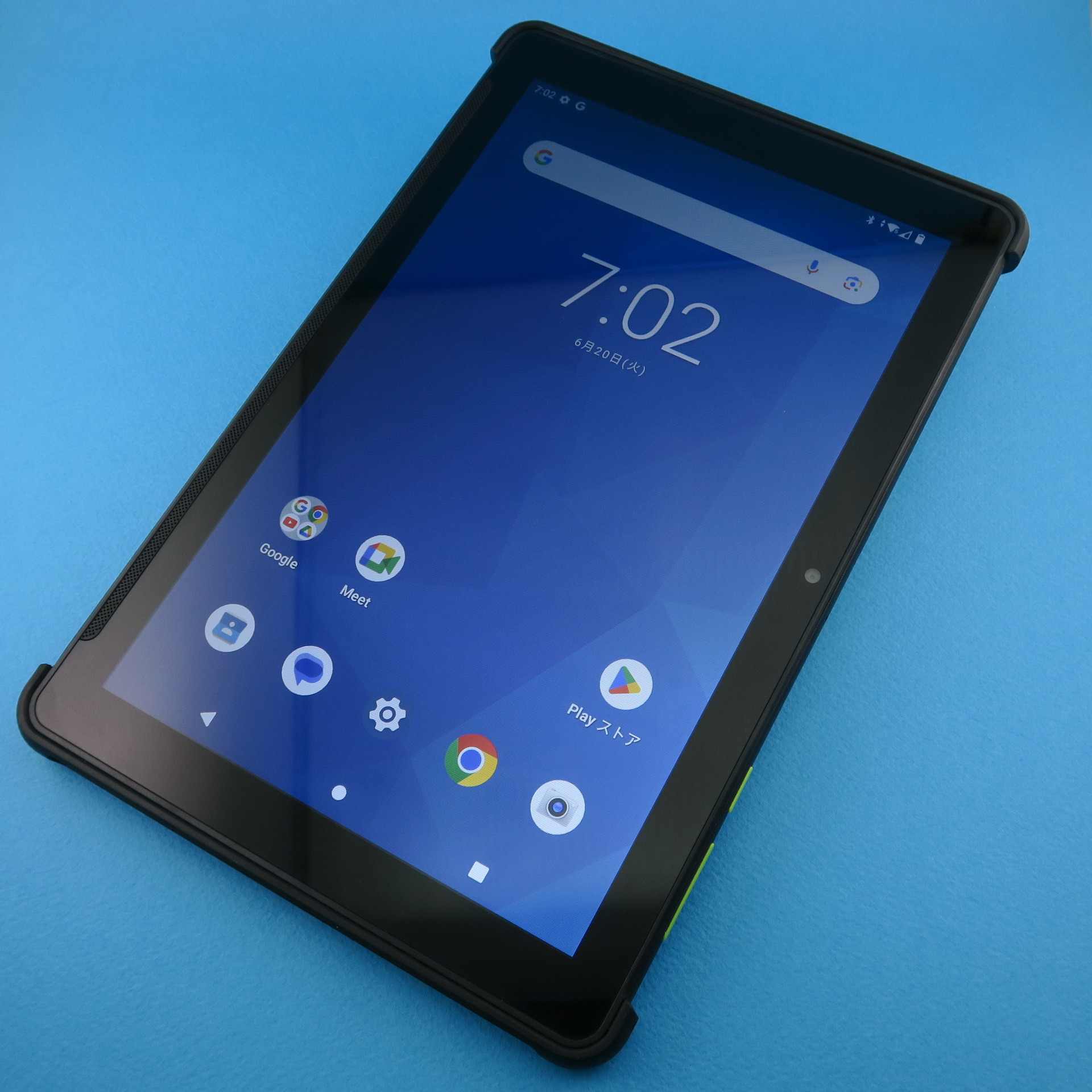 Orbic「TAB10R 4G」、約260mm（高さ）×173.6mm（幅）×9.6mm（厚さ）、約690g（重さ）、カラーはブラック（写真）のみ