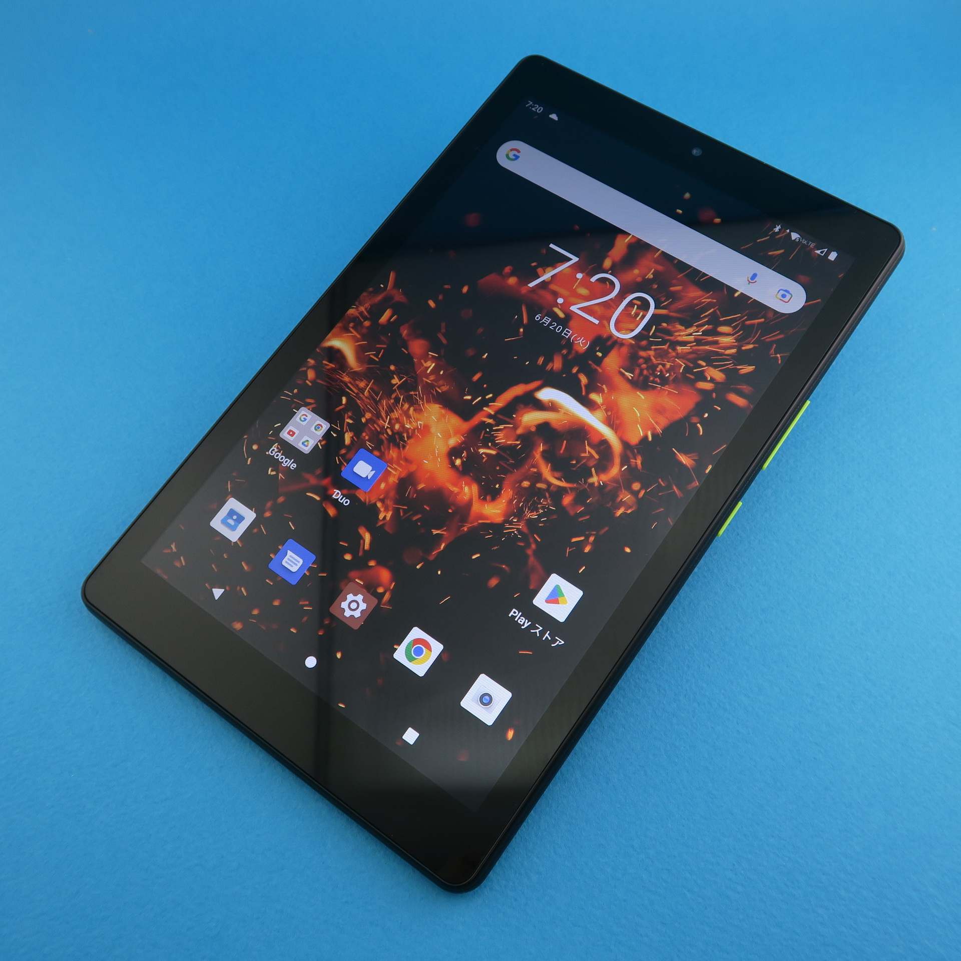 Orbic「TAB8 4G」、約205.8mm（高さ）×128mm（幅）×9.25mm（厚さ）、約416g（重さ）、カラーはブラック（写真）のみ