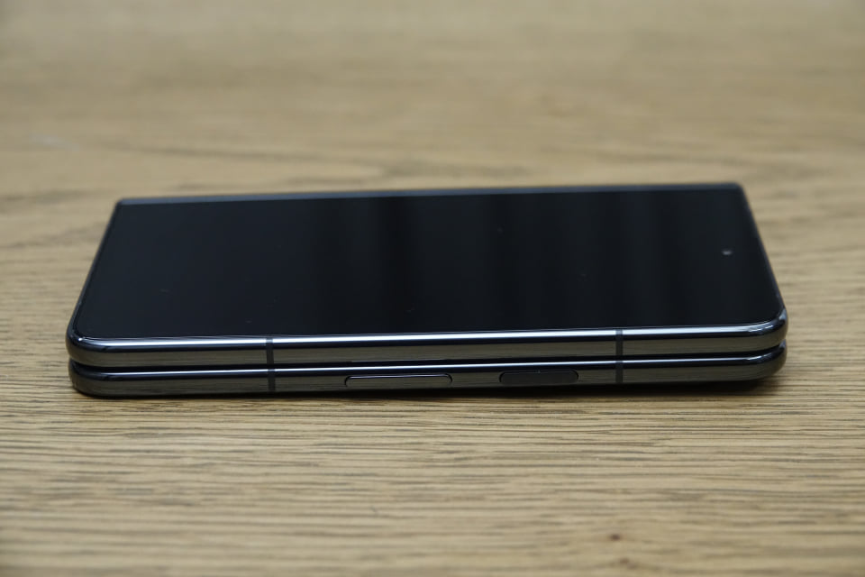 Google Pixel Fold 本体 ブラック Google Google Pixel 9 Pro Fold 256GB SIMフリー [Obsidian] 価格比較