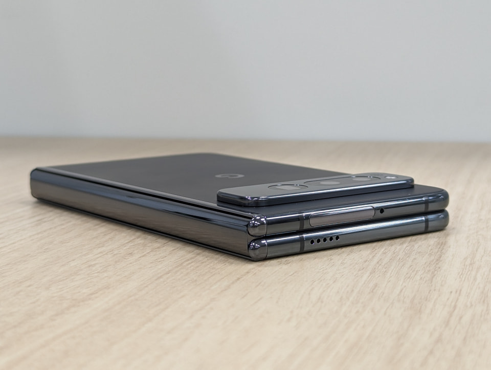 Google Pixel Fold」実機レビュー、グーグルが目指す「2画面✕大画面